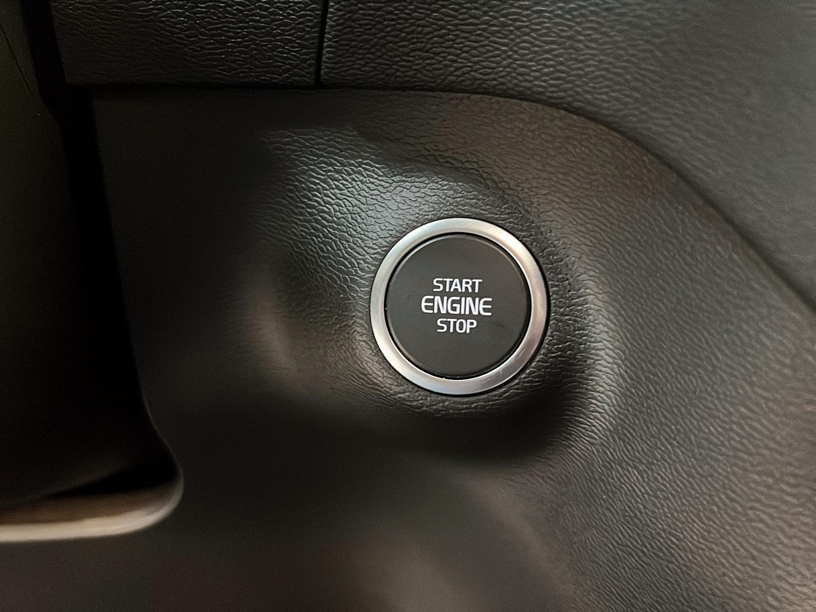 Volvo XC40 B5 ULTIMATE DARK CUIR TOIT PANO NAV 4RM 2023 - image #20