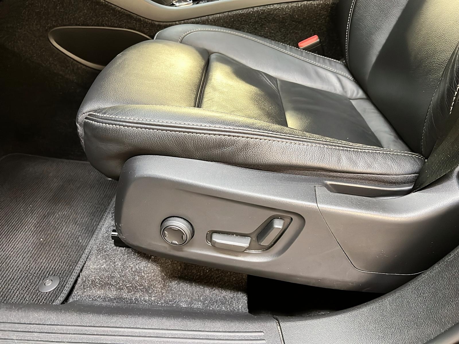 Volvo XC40 B5 ULTIMATE DARK CUIR TOIT PANO NAV 4RM 2023 - image #26