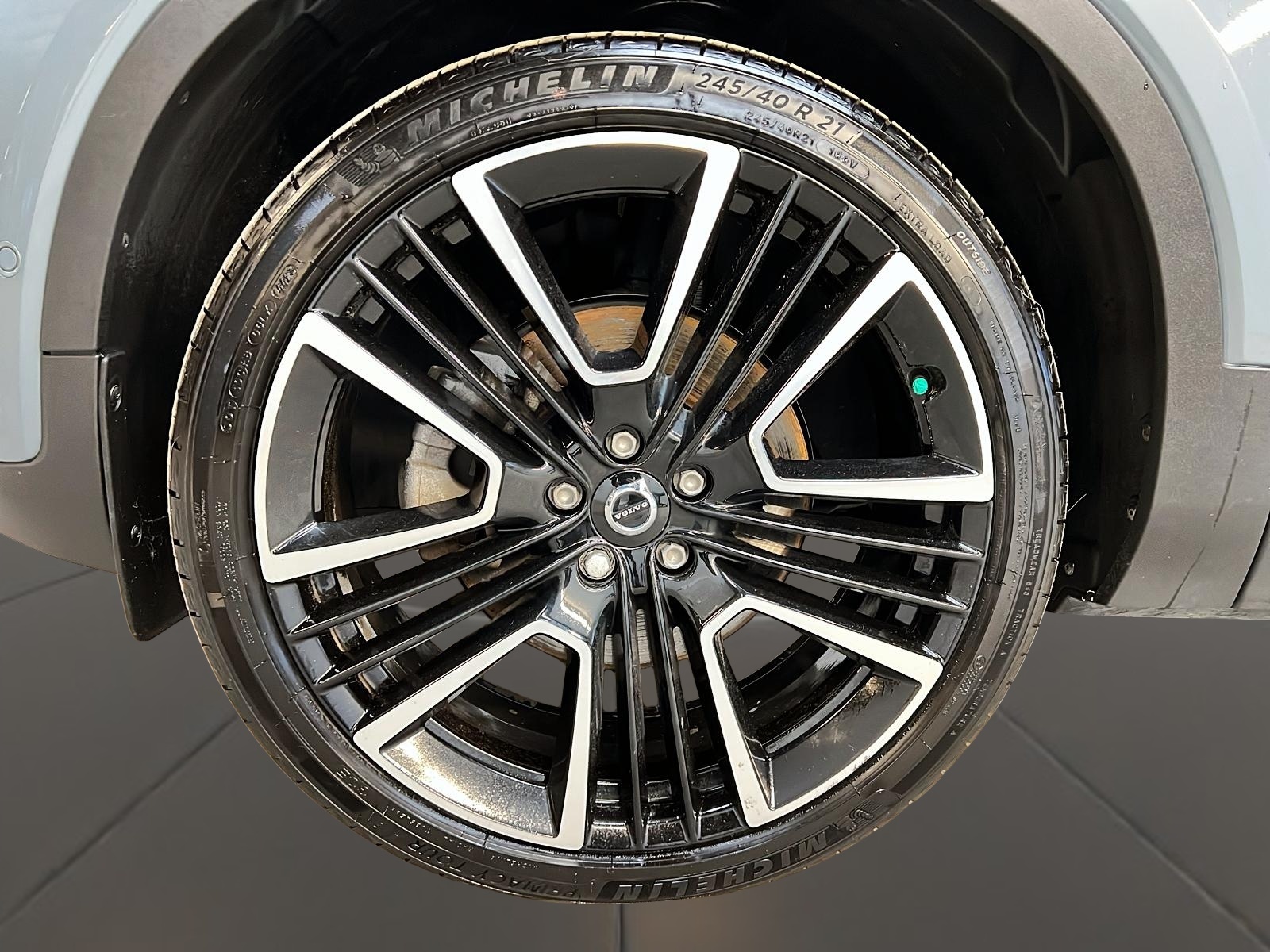 Volvo XC40 B5 ULTIMATE DARK CUIR TOIT PANO NAV 4RM 2023 - image #31