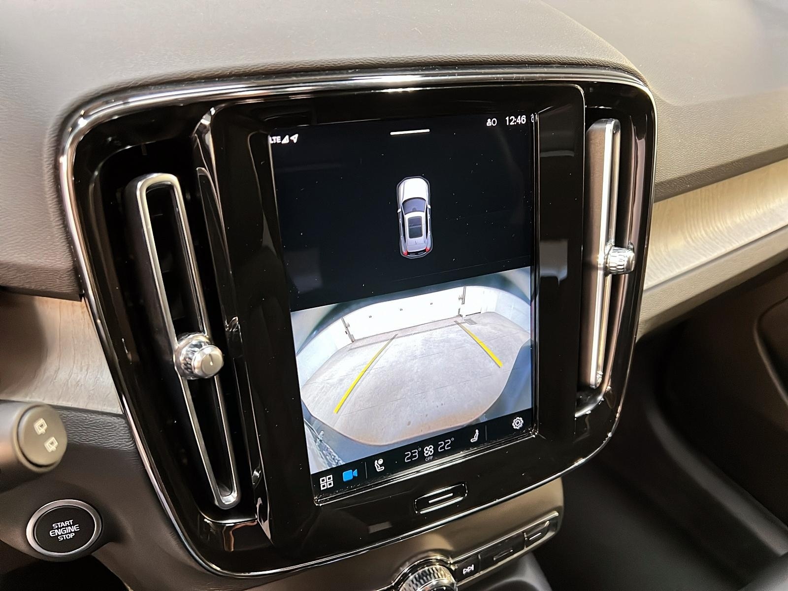 Volvo XC40 B5 ULTIMATE DARK CUIR TOIT PANO NAV 4RM 2023 - image #18