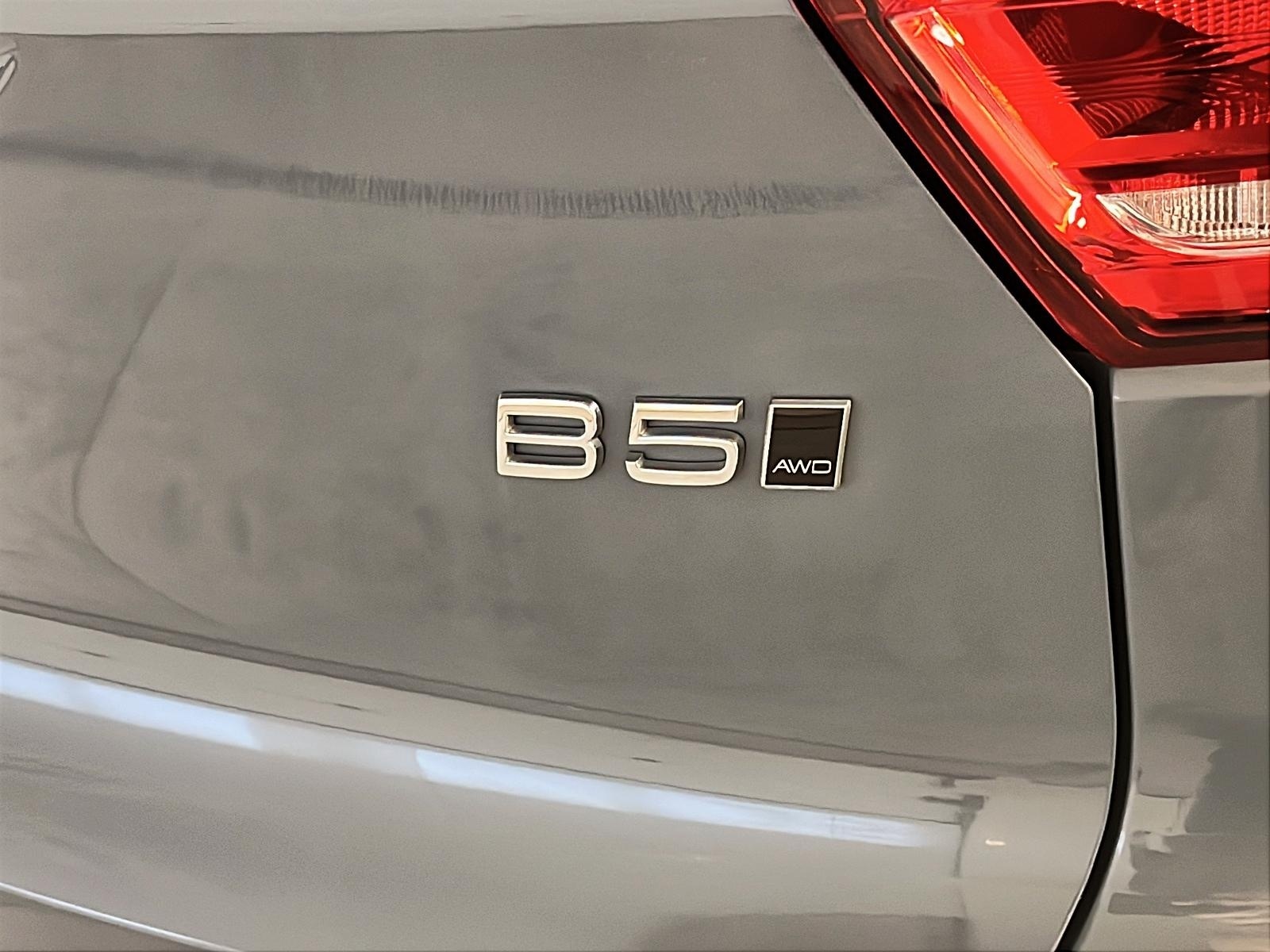 Volvo XC40 B5 ULTIMATE DARK CUIR TOIT PANO NAV 4RM 2023 - image #30