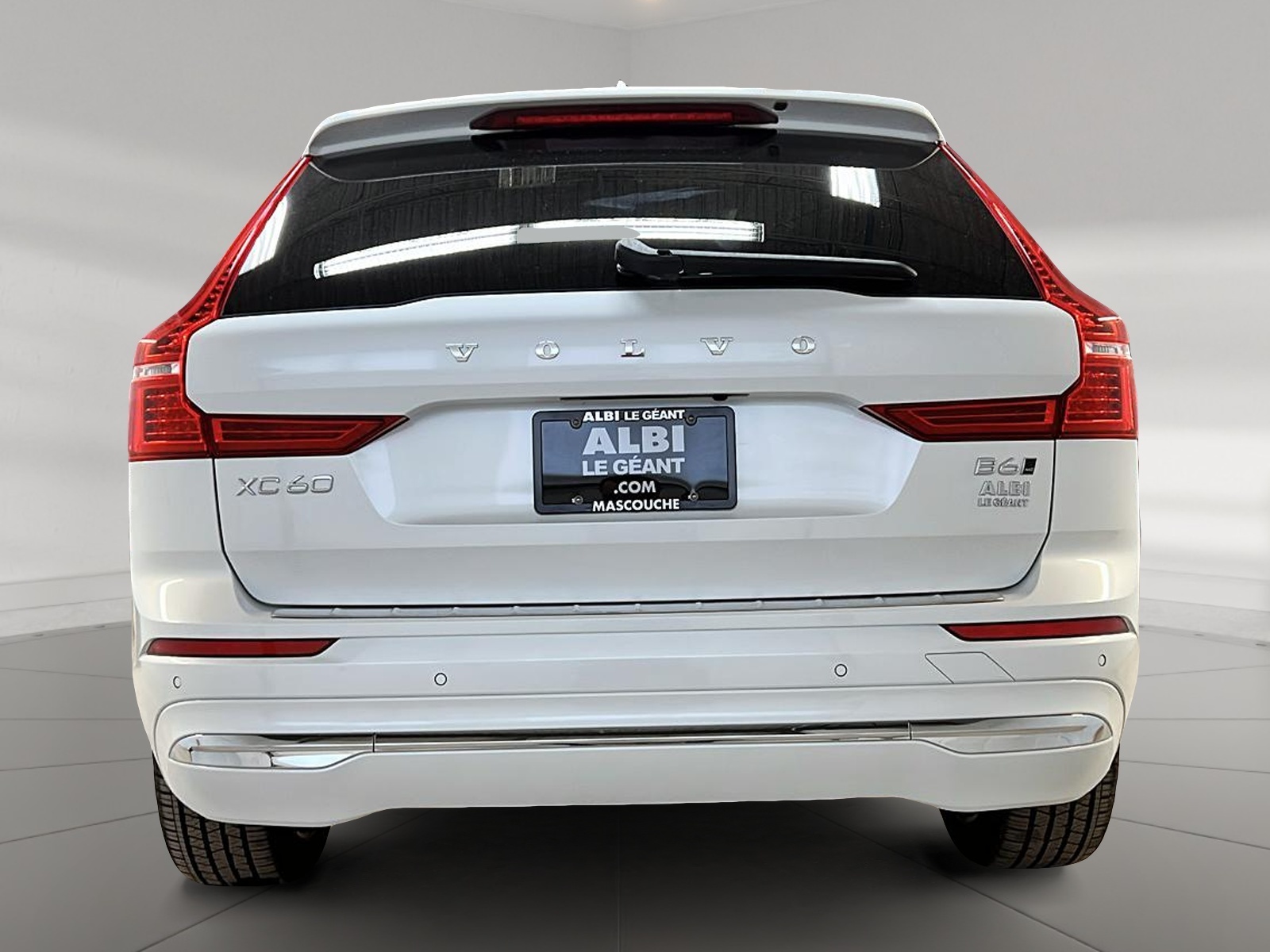 Volvo XC60 B6 PLUS CUIR TOIT PANO NAV 4RM 2023 - image #5