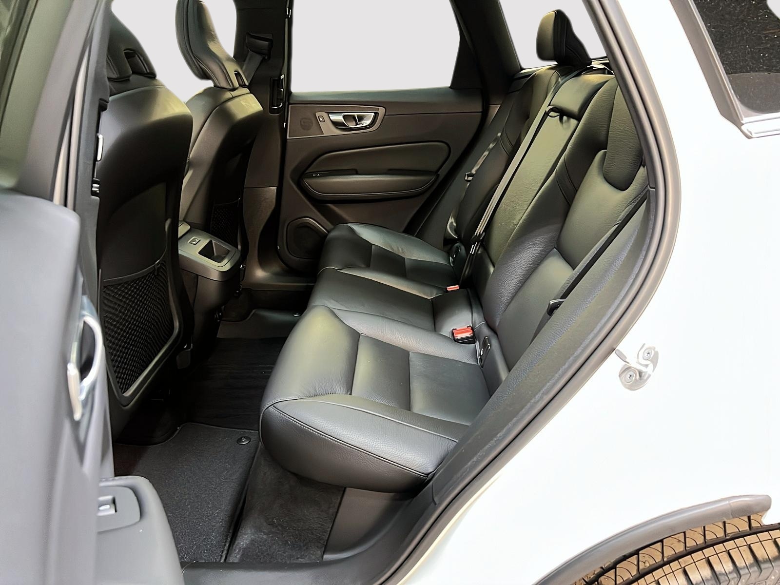 Volvo XC60 B6 PLUS CUIR TOIT PANO NAV 4RM 2023 - image #9