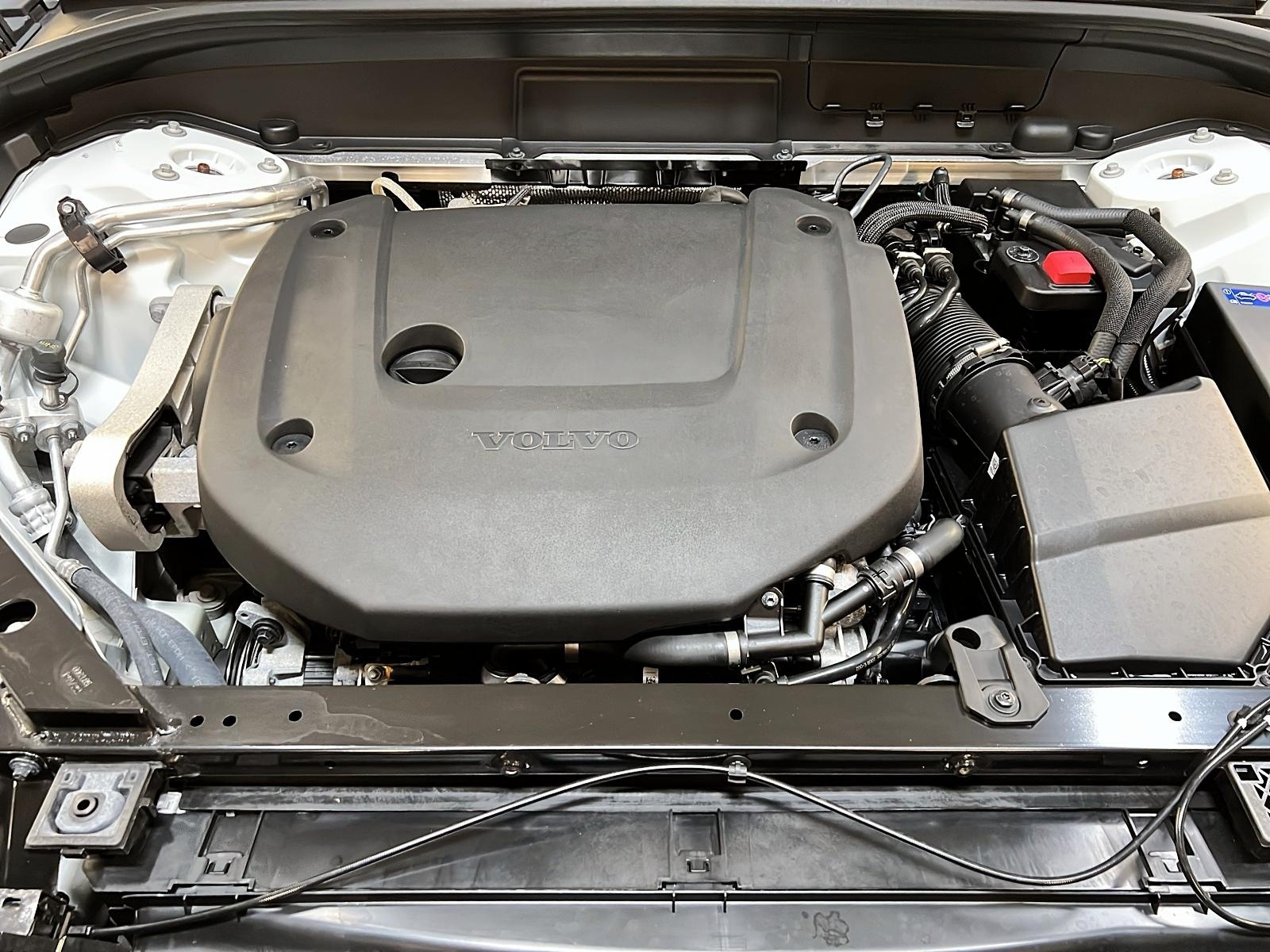 Volvo XC60 B6 PLUS CUIR TOIT PANO NAV 4RM 2023 - image #13