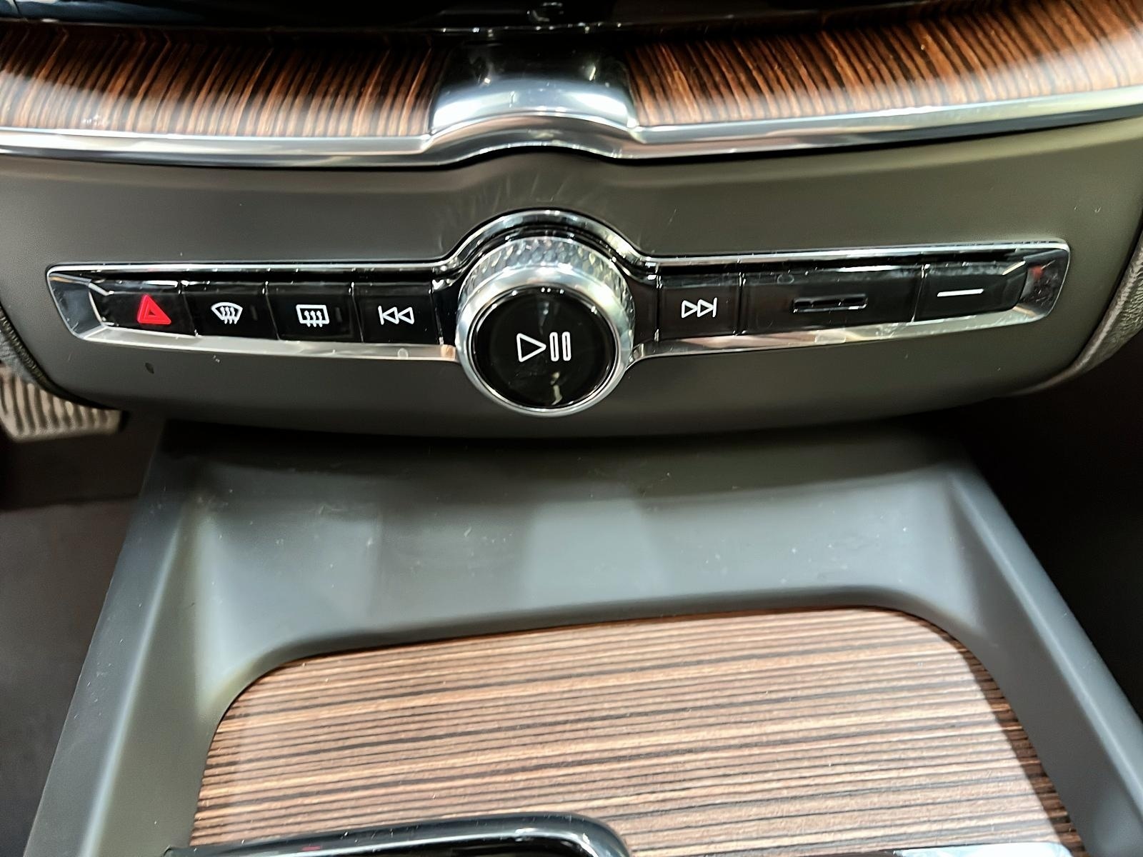 Volvo XC60 B6 PLUS CUIR TOIT PANO NAV 4RM 2023 - image #17