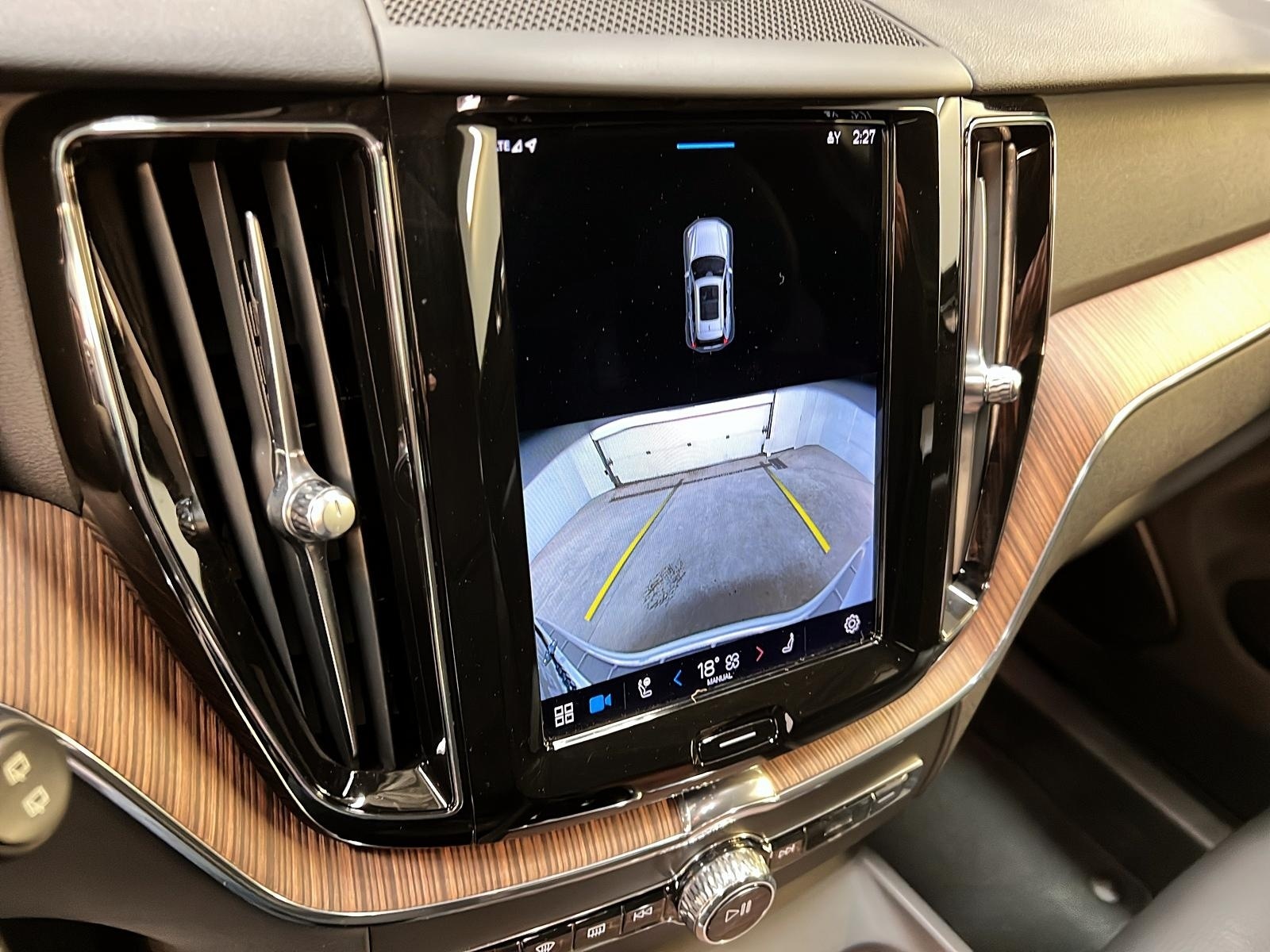 Volvo XC60 B6 PLUS CUIR TOIT PANO NAV 4RM 2023 - image #19