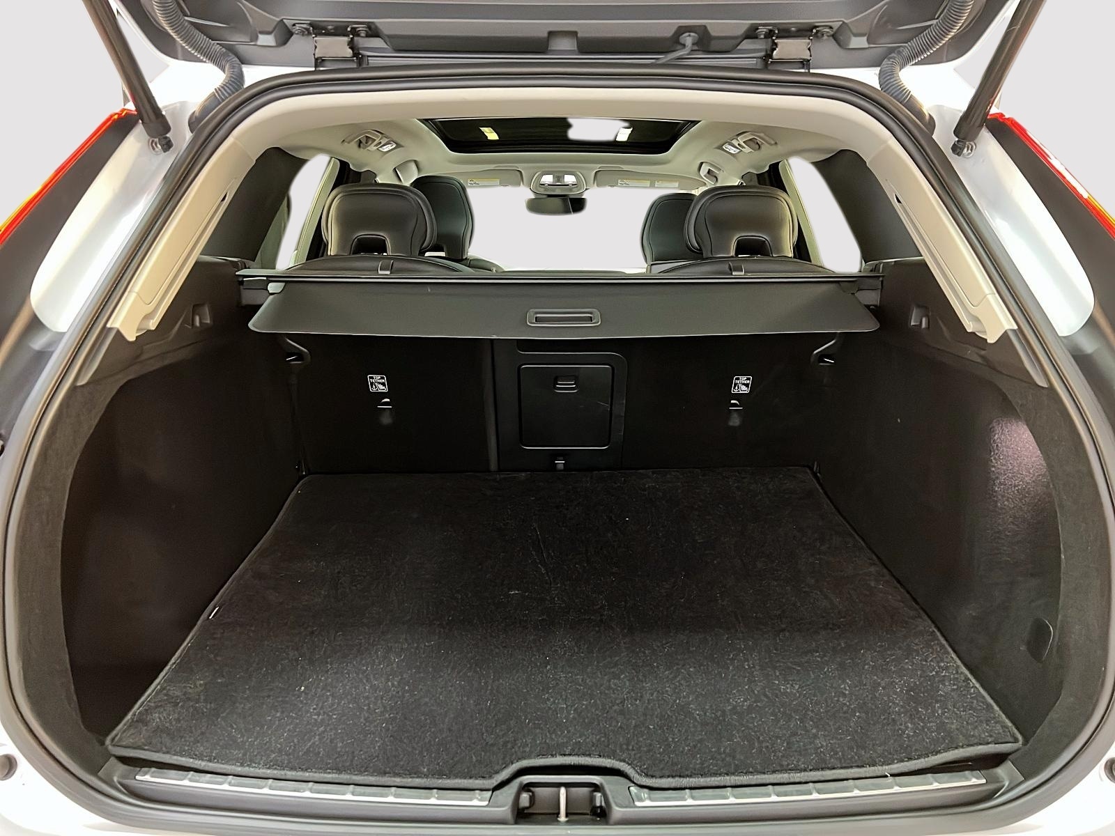 Volvo XC60 B6 PLUS CUIR TOIT PANO NAV 4RM 2023 - image #14