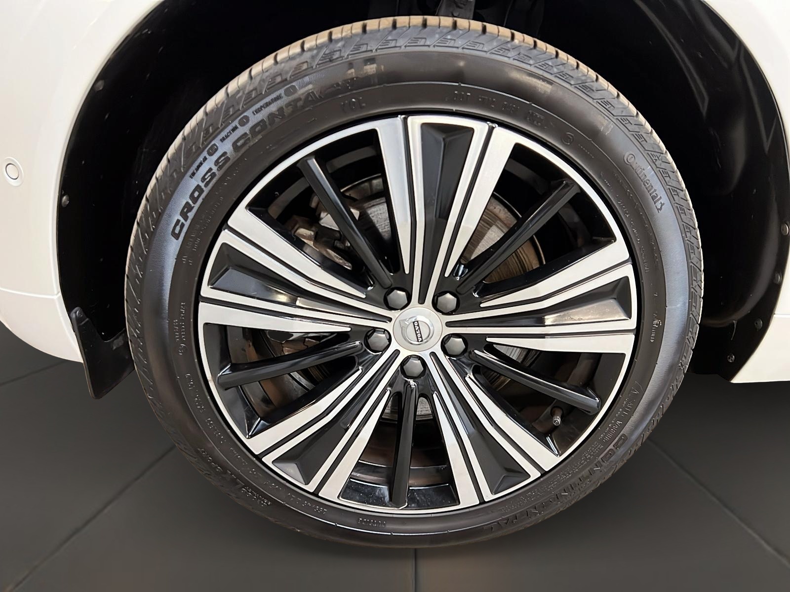 Volvo XC60 B6 PLUS CUIR TOIT PANO NAV 4RM 2023 - image #31