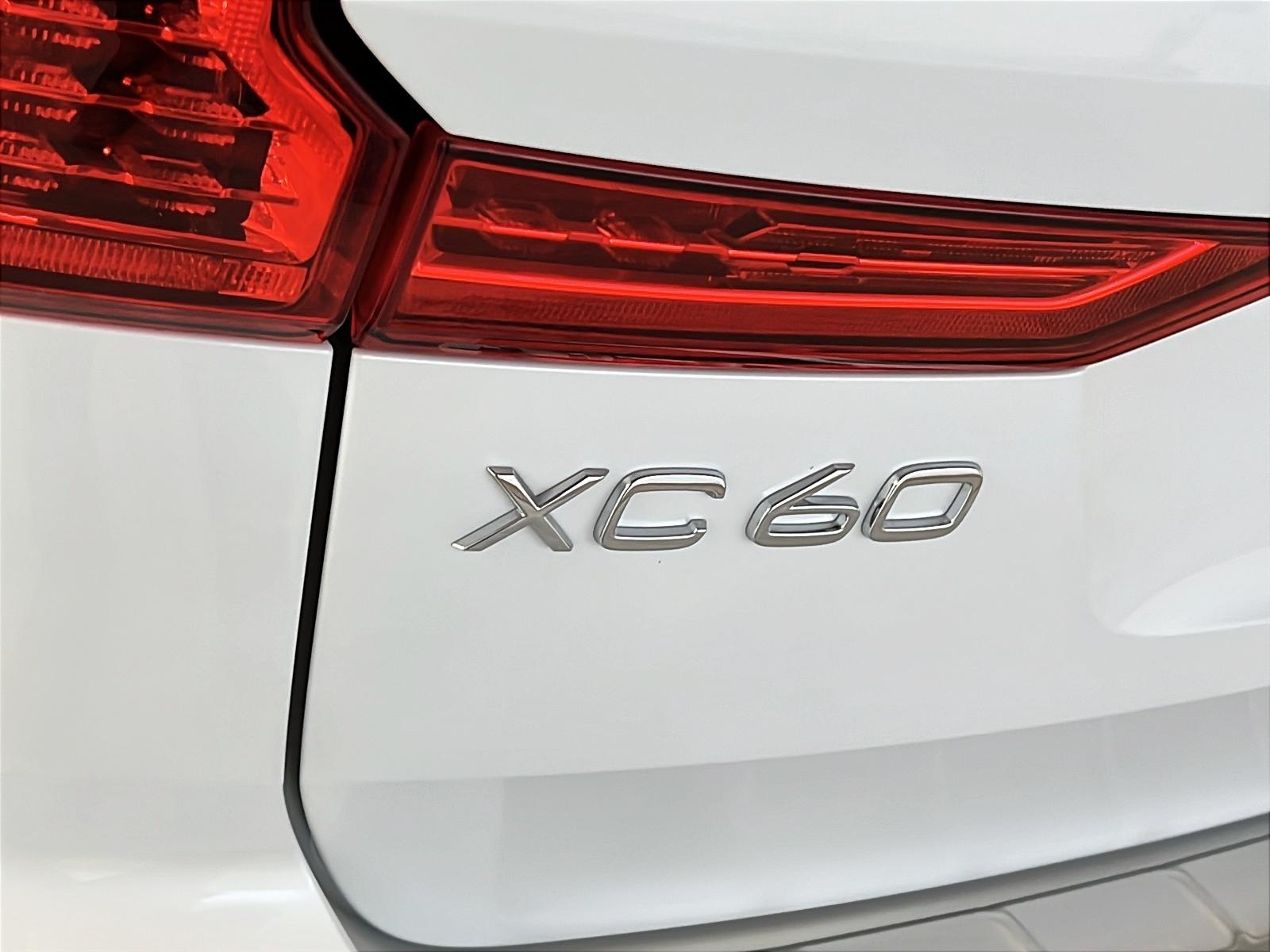 Volvo XC60 B6 PLUS CUIR TOIT PANO NAV 4RM 2023 - image #28