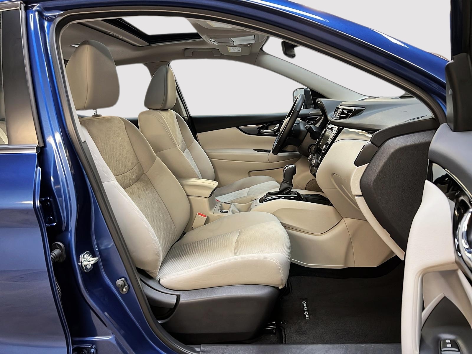 Nissan Qashqai SV TOIT 4RM 2023 - image #8