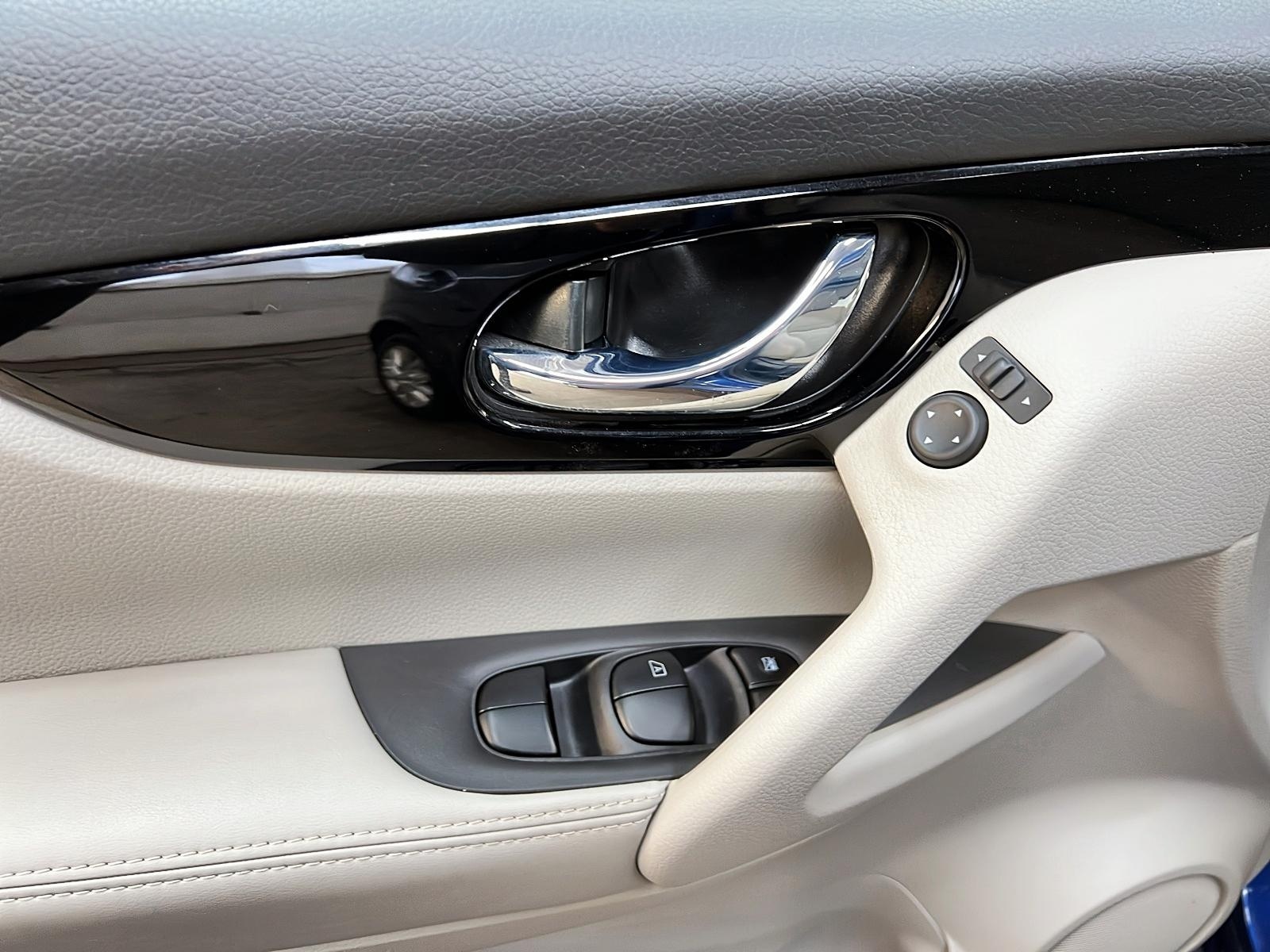 Nissan Qashqai SV TOIT 4RM 2023 - image #23