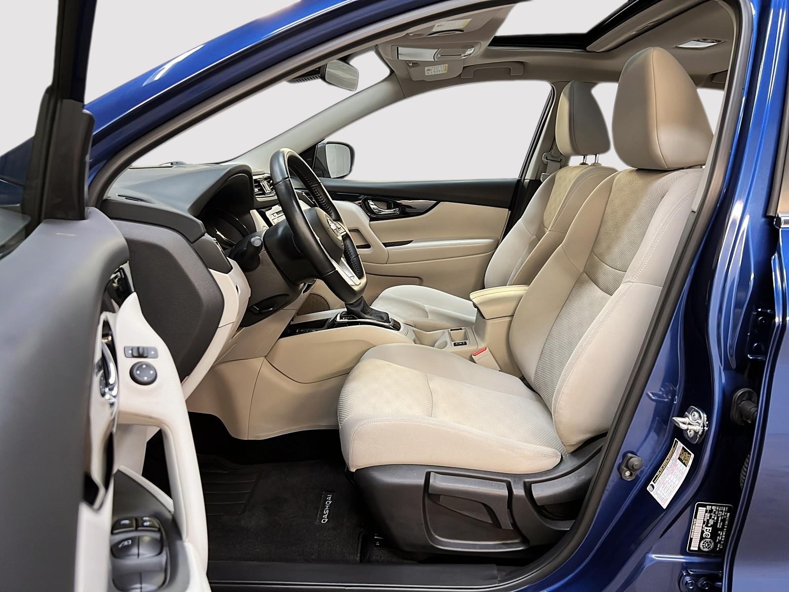 Nissan Qashqai SV TOIT 4RM 2023 - image #7