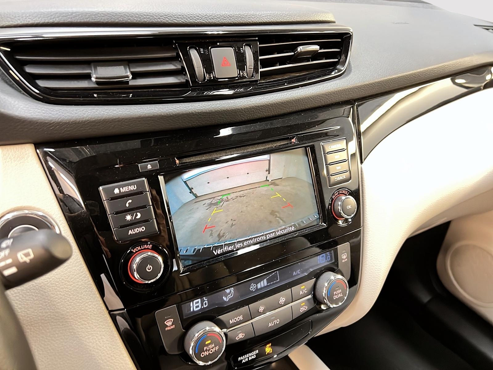 Nissan Qashqai SV TOIT 4RM 2023 - image #18