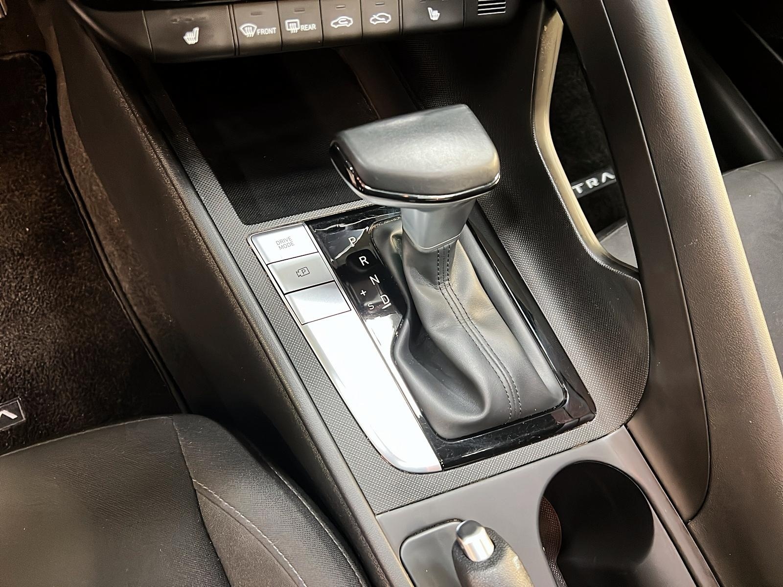 Hyundai Elantra PREFERRED TECH TOIT NAV 2024 - image #14