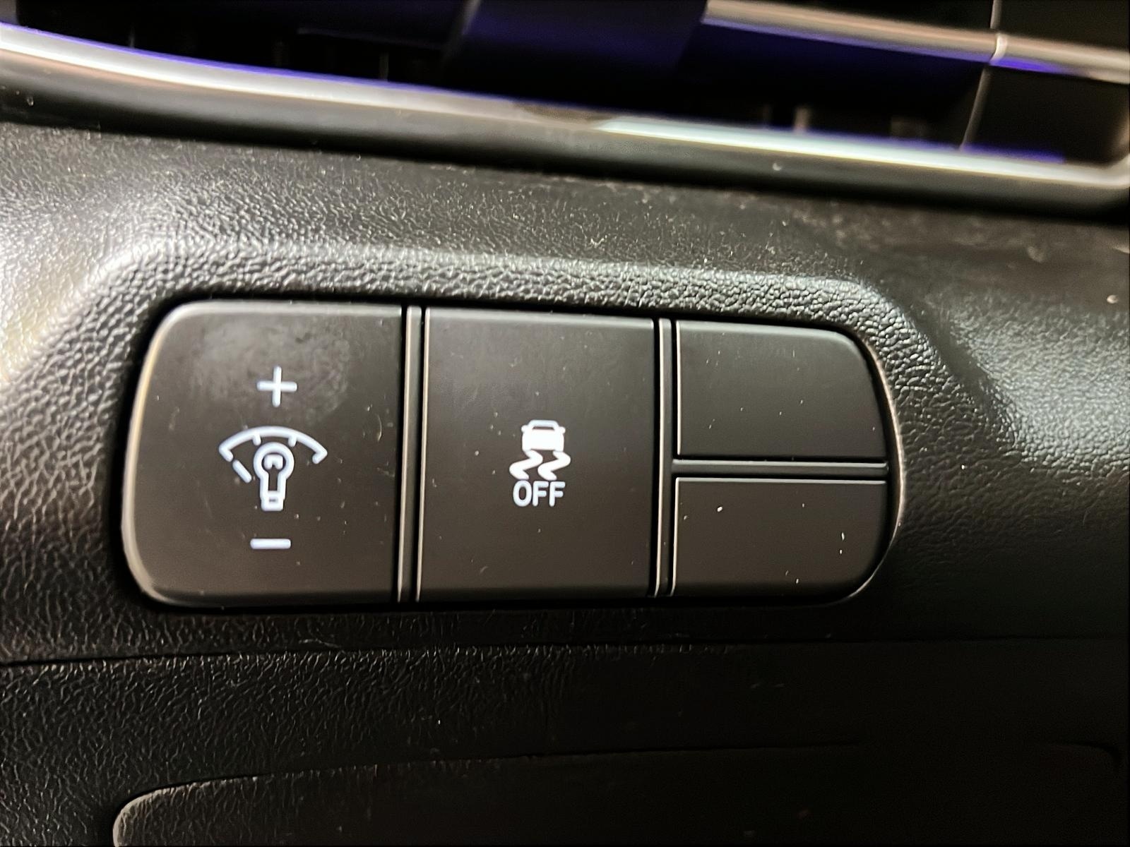 Hyundai Elantra PREFERRED TECH TOIT NAV 2024 - image #22