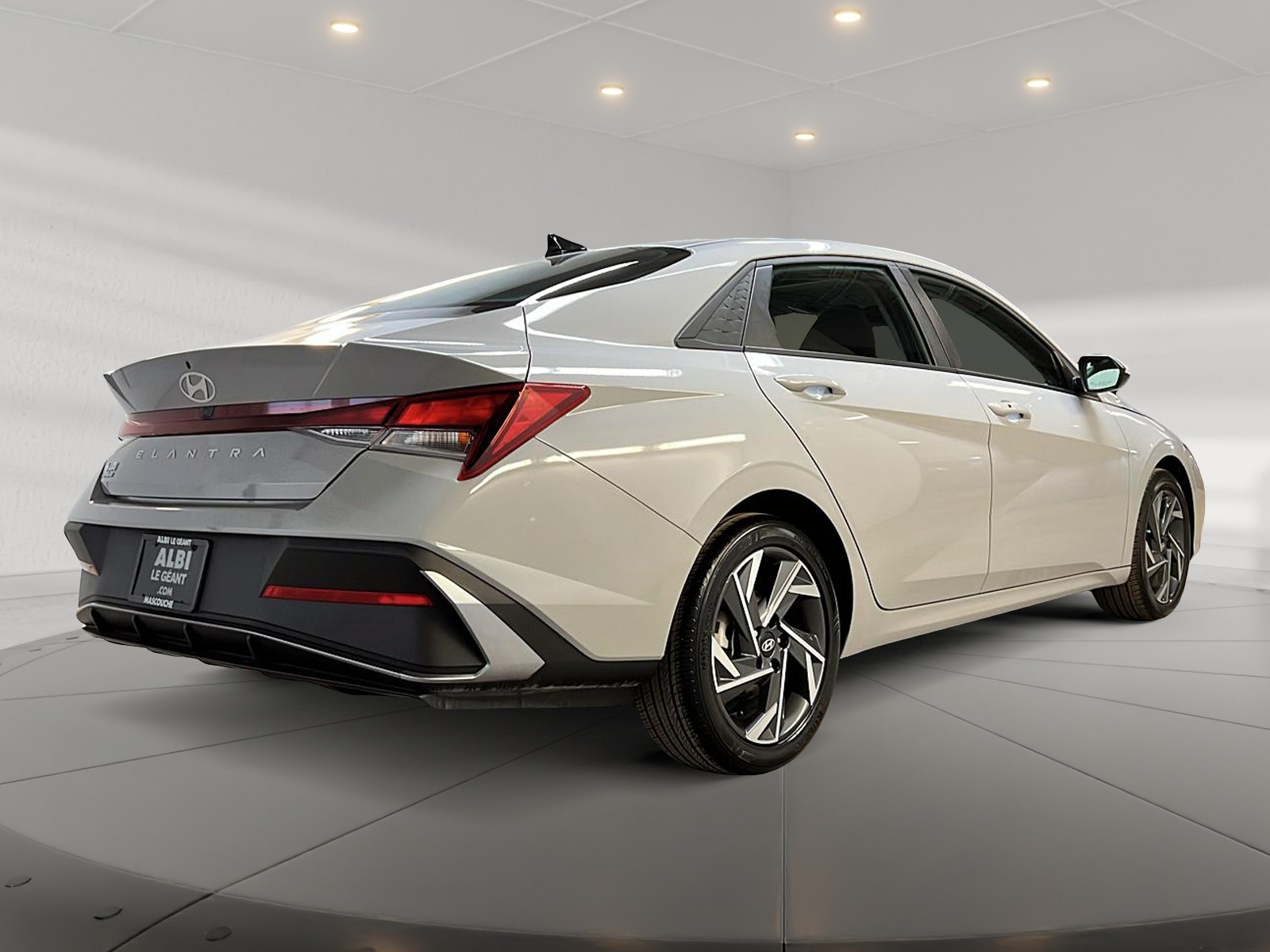 Hyundai Elantra PREFERRED TECH TOIT NAV 2024 - image #4