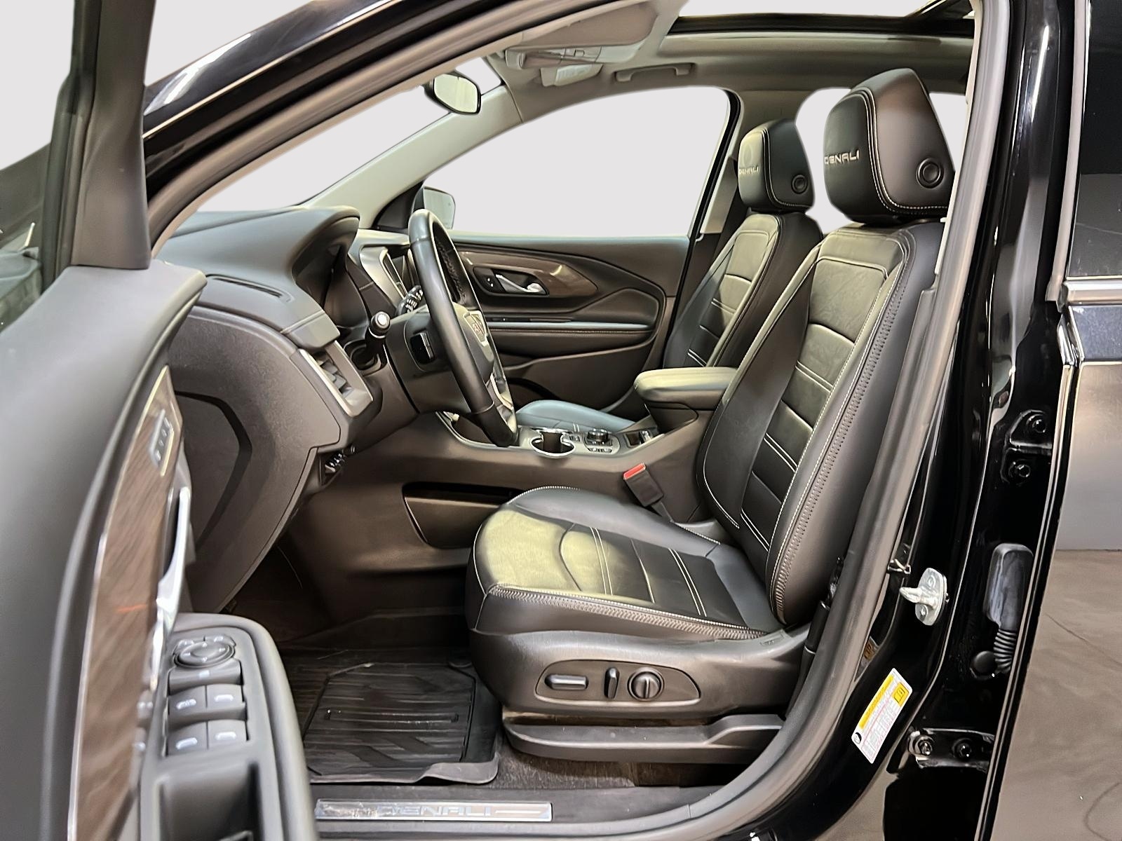 GMC Terrain DENALI CUIR TOIT PANO NAV 4RM 2023 - image #7