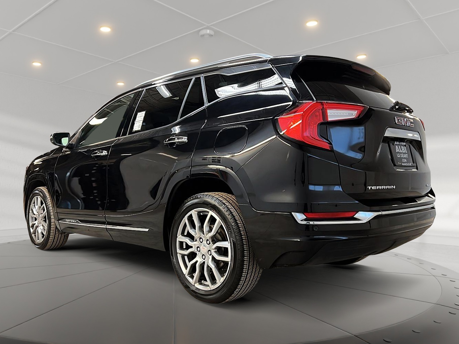 GMC Terrain DENALI CUIR TOIT PANO NAV 4RM 2023 - image #6