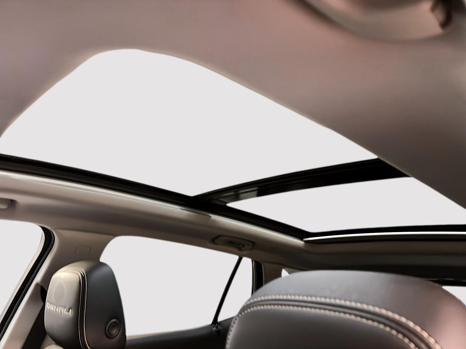 GMC Terrain DENALI CUIR TOIT PANO NAV 4RM 2023 - image #10