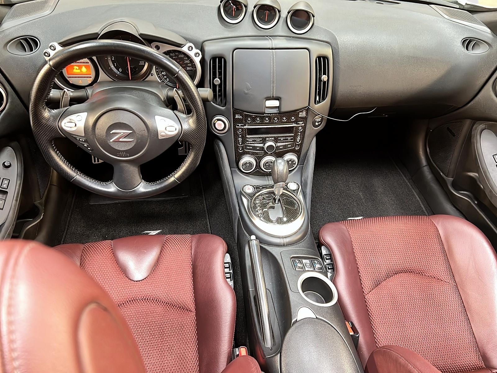 Nissan 370Z TOURING CONVERTIBLE 2010 - image #12