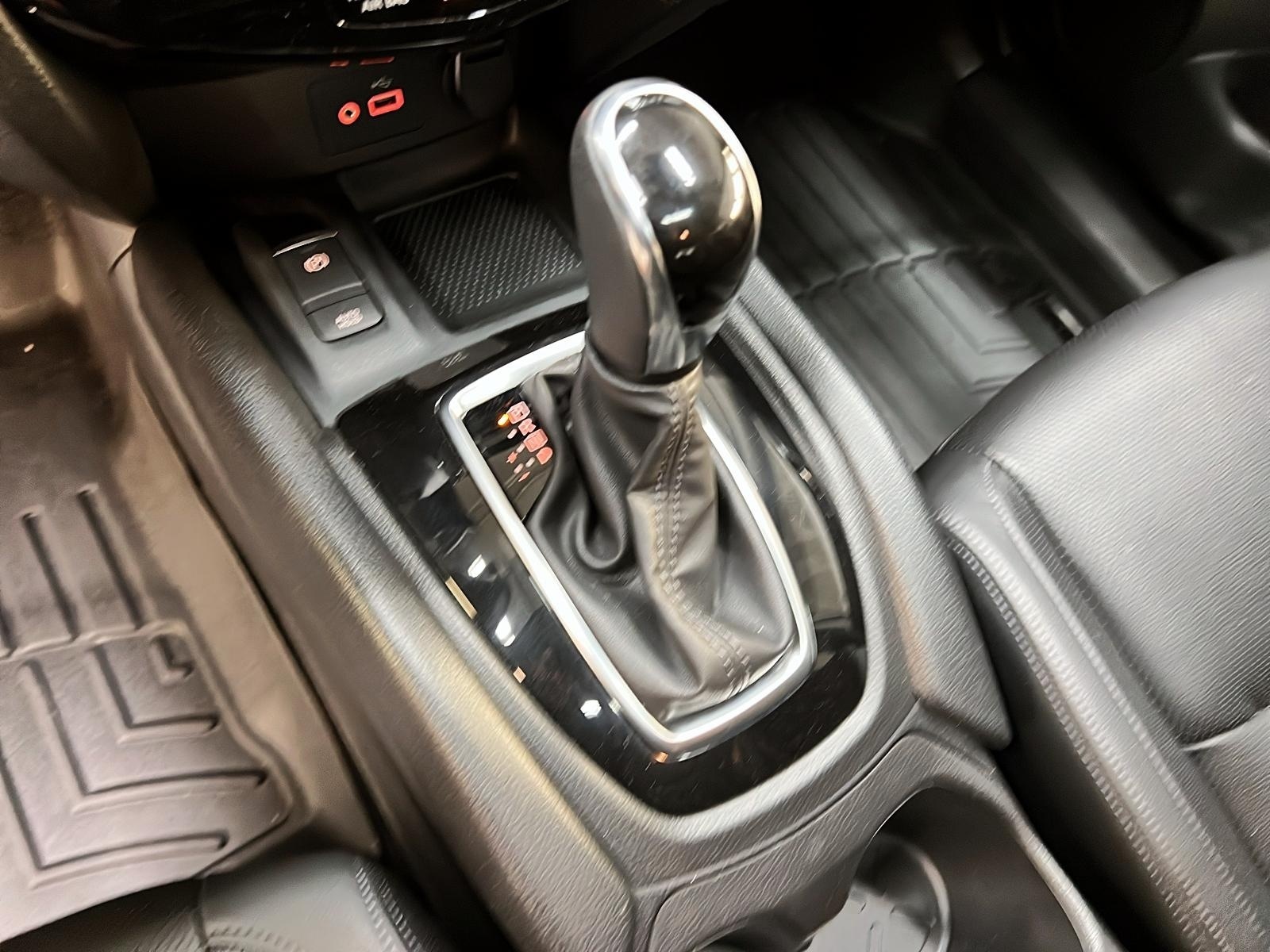 Nissan Qashqai SL PLATINUM CUIR TOIT NAV 4RM 2022 - image #14