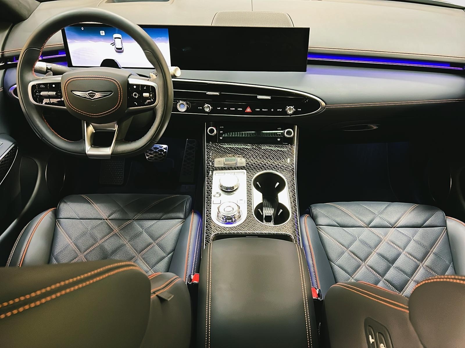 Genesis GV70 SPORT 3.5T CUIR TOIT PANO NAV 4RM 2026 - image #12