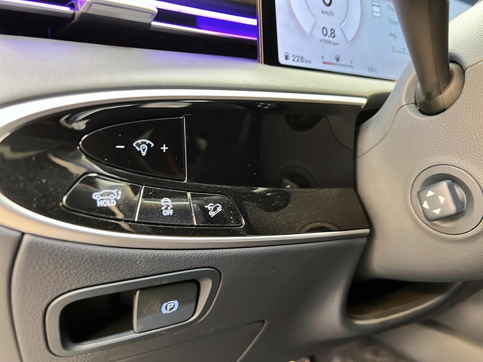Genesis GV70 SPORT 3.5T CUIR TOIT PANO NAV 4RM 2026 - image #24