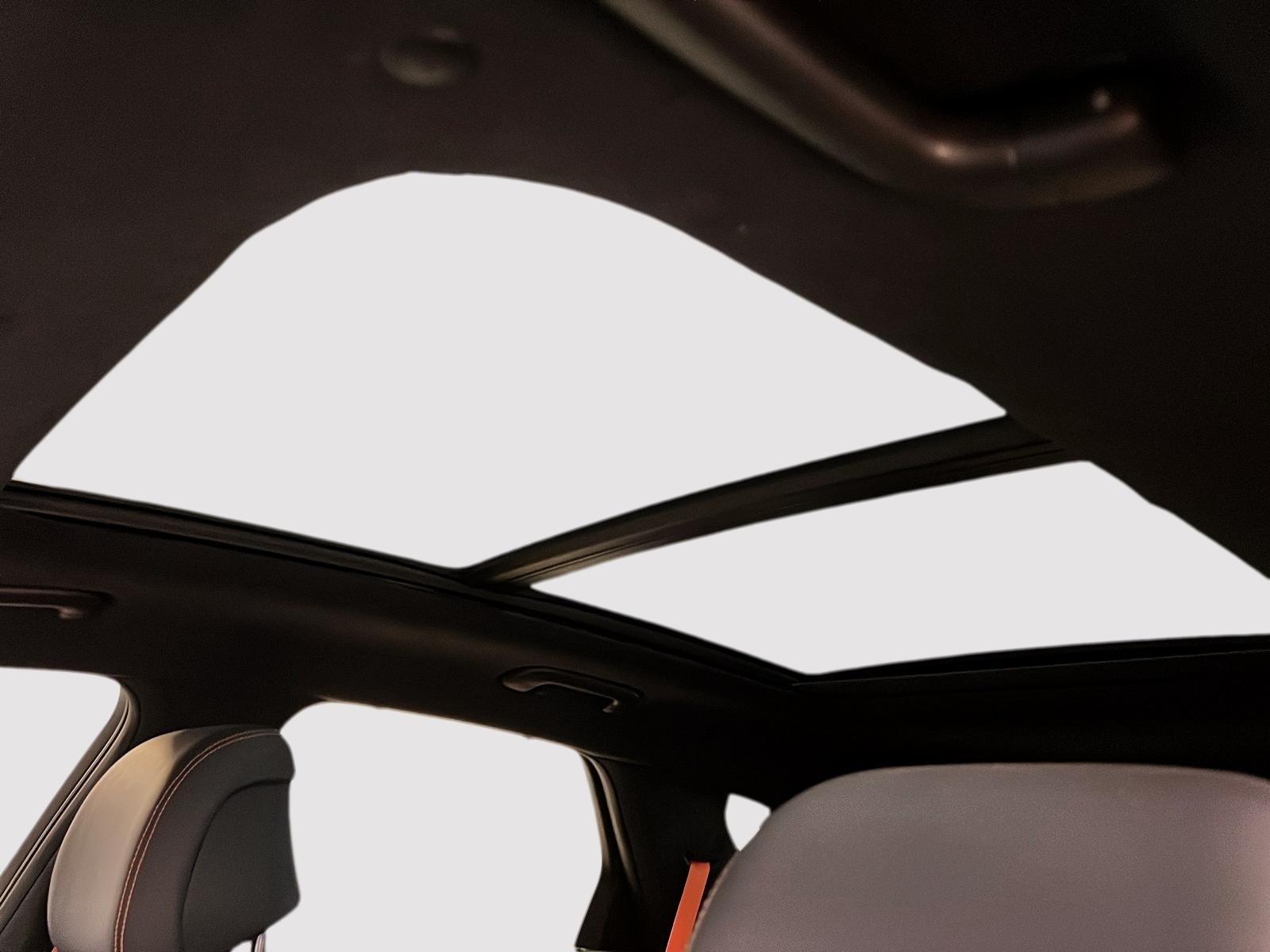 Genesis GV70 SPORT 3.5T CUIR TOIT PANO NAV 4RM 2026 - image #10