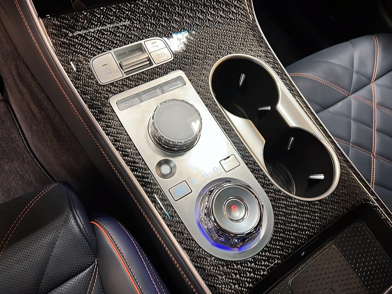 Genesis GV70 SPORT 3.5T CUIR TOIT PANO NAV 4RM 2026 - image #16