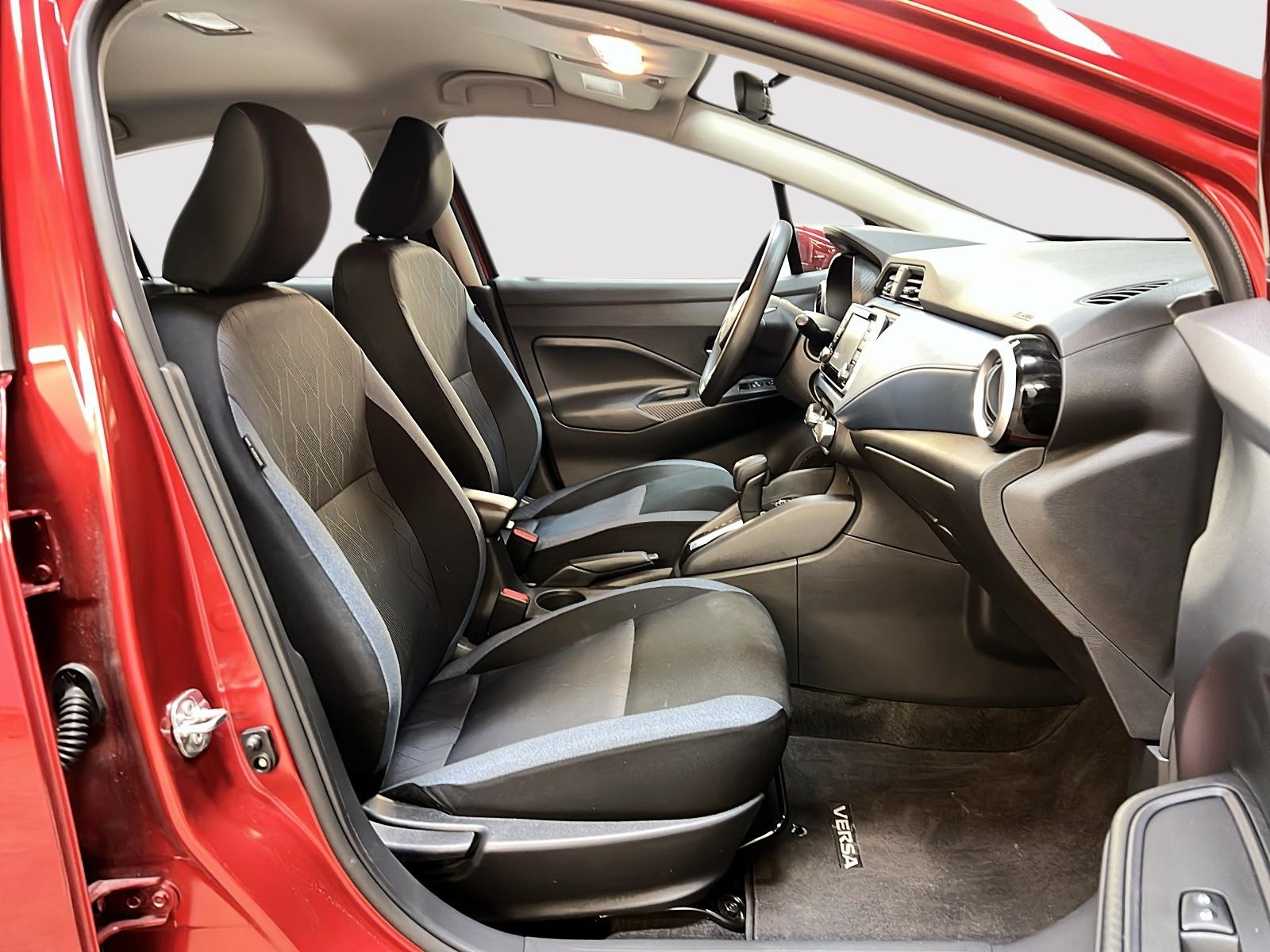 Nissan Versa SV 2025 — photo 8