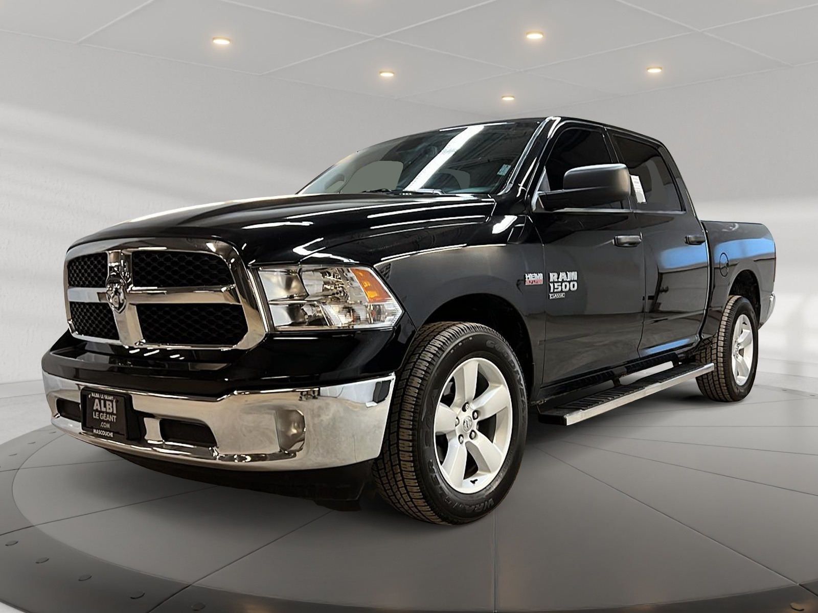 RAM 1500 Classic TRADESMAN SXT 5.7 HEMI CREW CAB 4X4 2024 - image #1