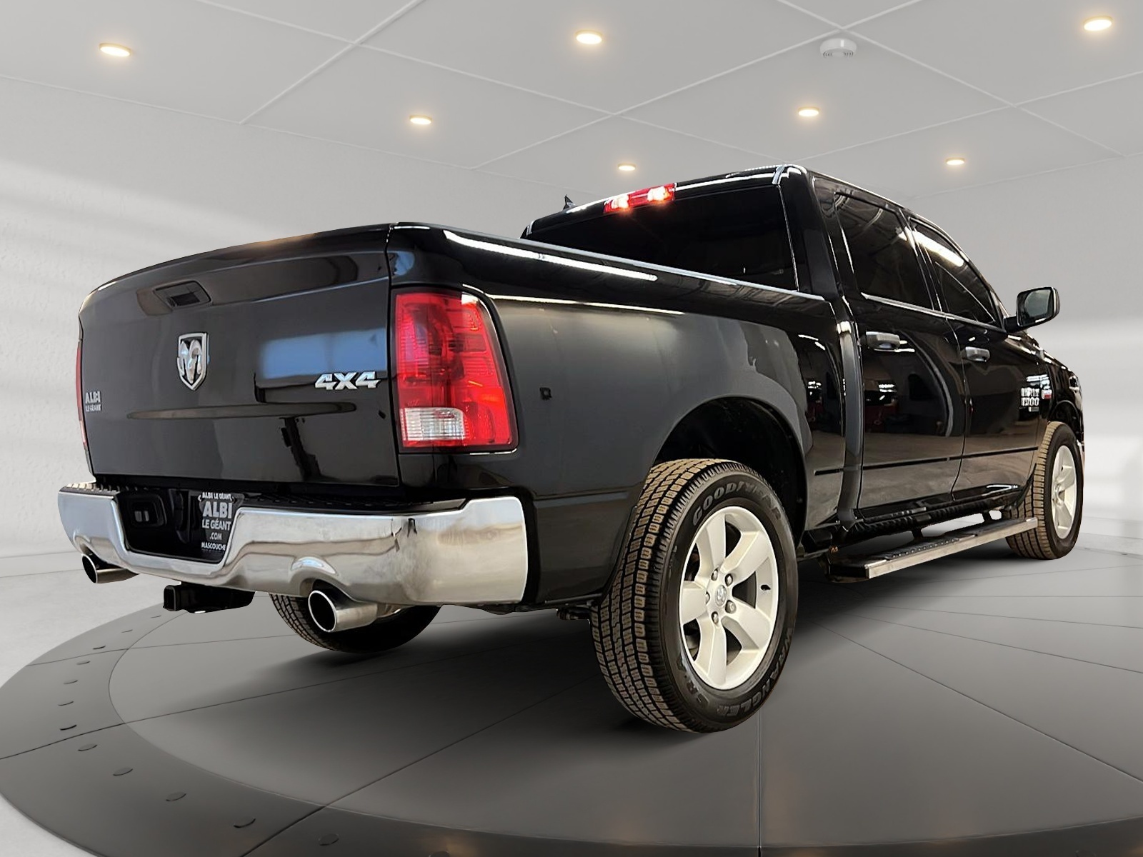 RAM 1500 Classic TRADESMAN SXT 5.7 HEMI CREW CAB 4X4 2024 - image #4