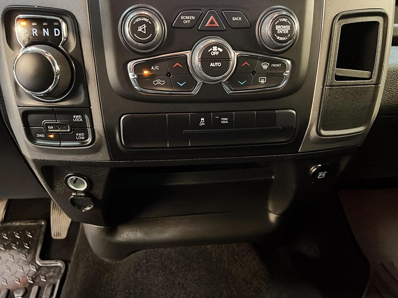 RAM 1500 Classic TRADESMAN SXT 5.7 HEMI CREW CAB 4X4 2024 - image #12