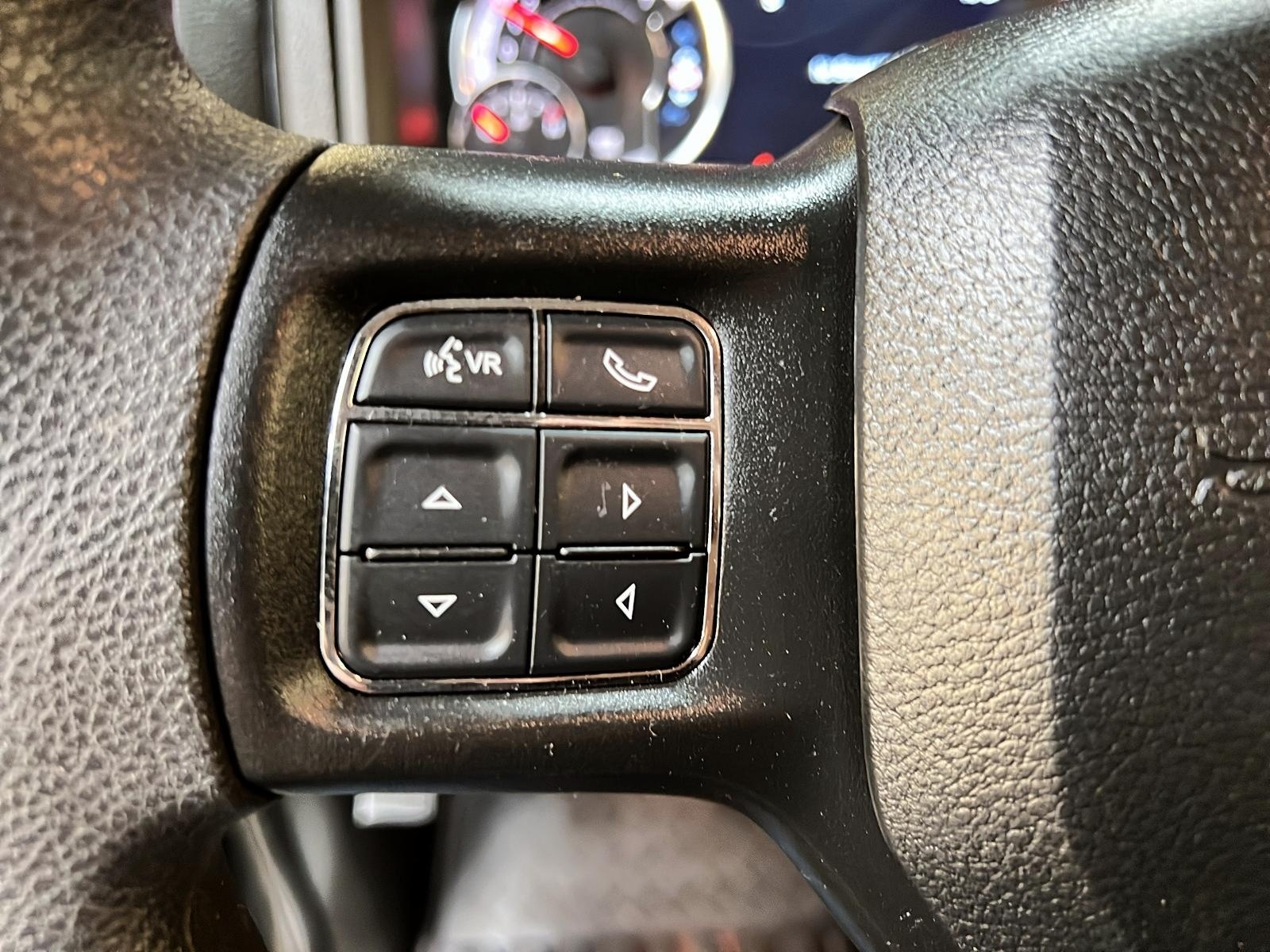 RAM 1500 Classic TRADESMAN SXT 5.7 HEMI CREW CAB 4X4 2024 - image #16