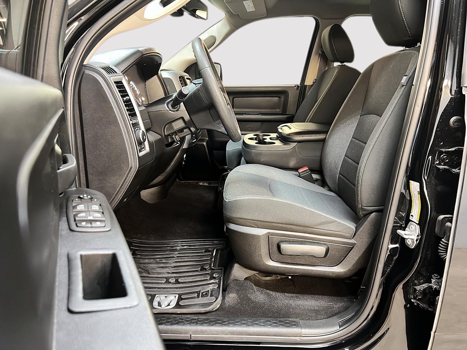 RAM 1500 Classic TRADESMAN SXT 5.7 HEMI CREW CAB 4X4 2024 - image #7