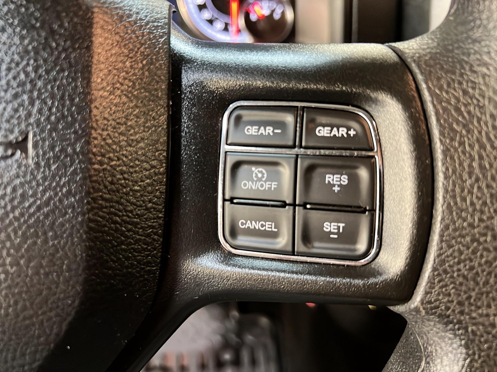 RAM 1500 Classic TRADESMAN SXT 5.7 HEMI CREW CAB 4X4 2024 - image #15