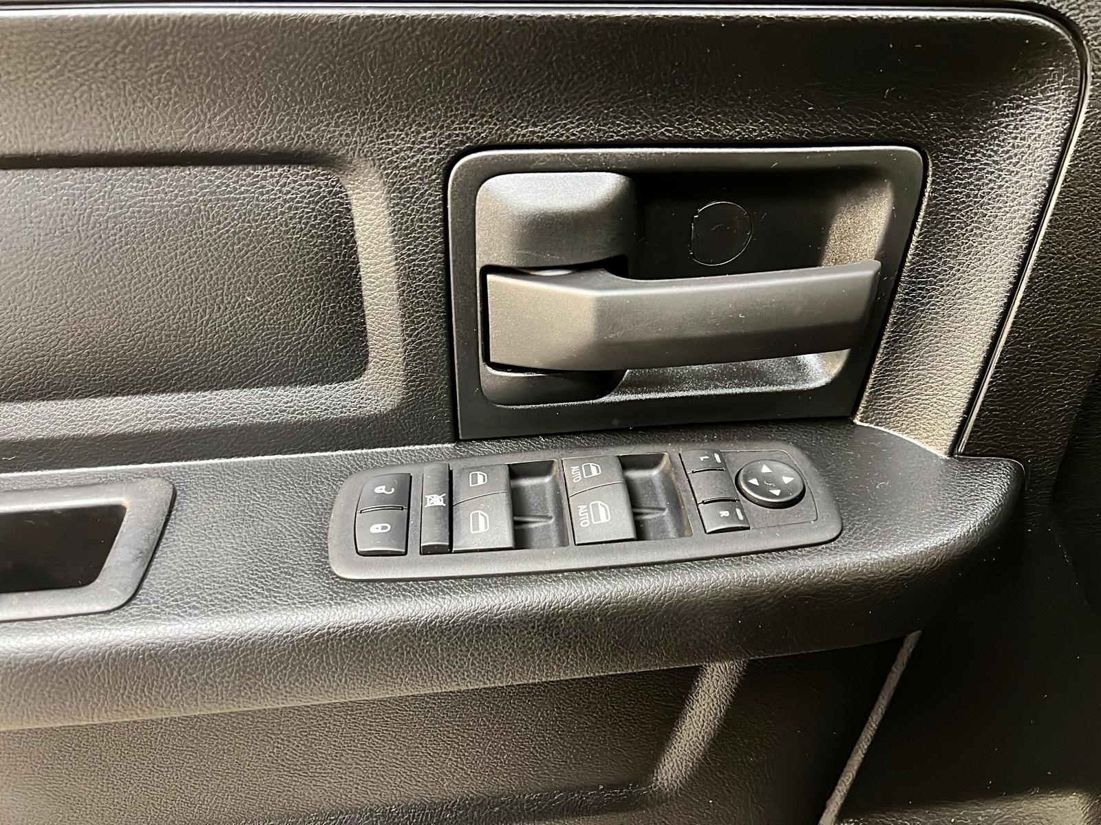 RAM 1500 Classic TRADESMAN SXT 5.7 HEMI CREW CAB 4X4 2024 - image #18