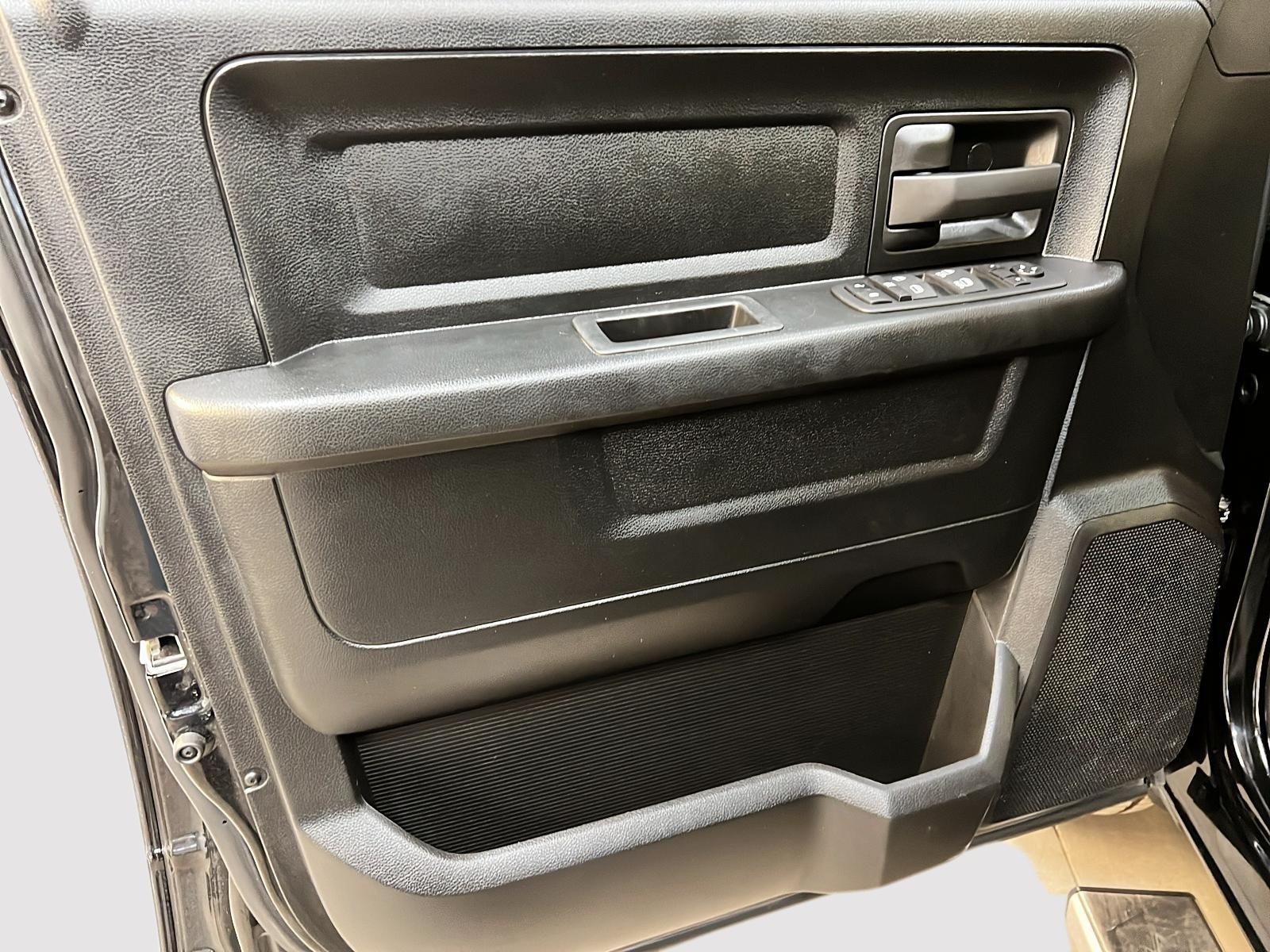 RAM 1500 Classic TRADESMAN SXT 5.7 HEMI CREW CAB 4X4 2024 - image #19