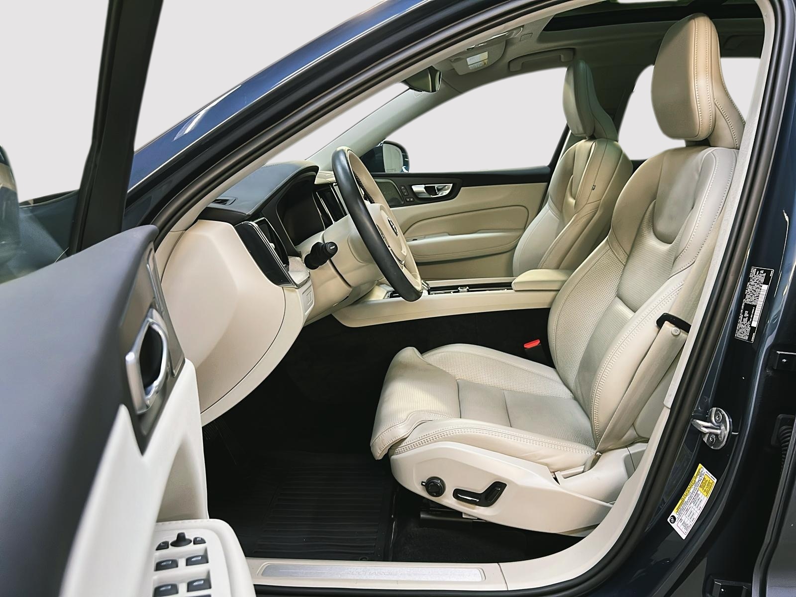 Volvo XC60 2023 - Image #7