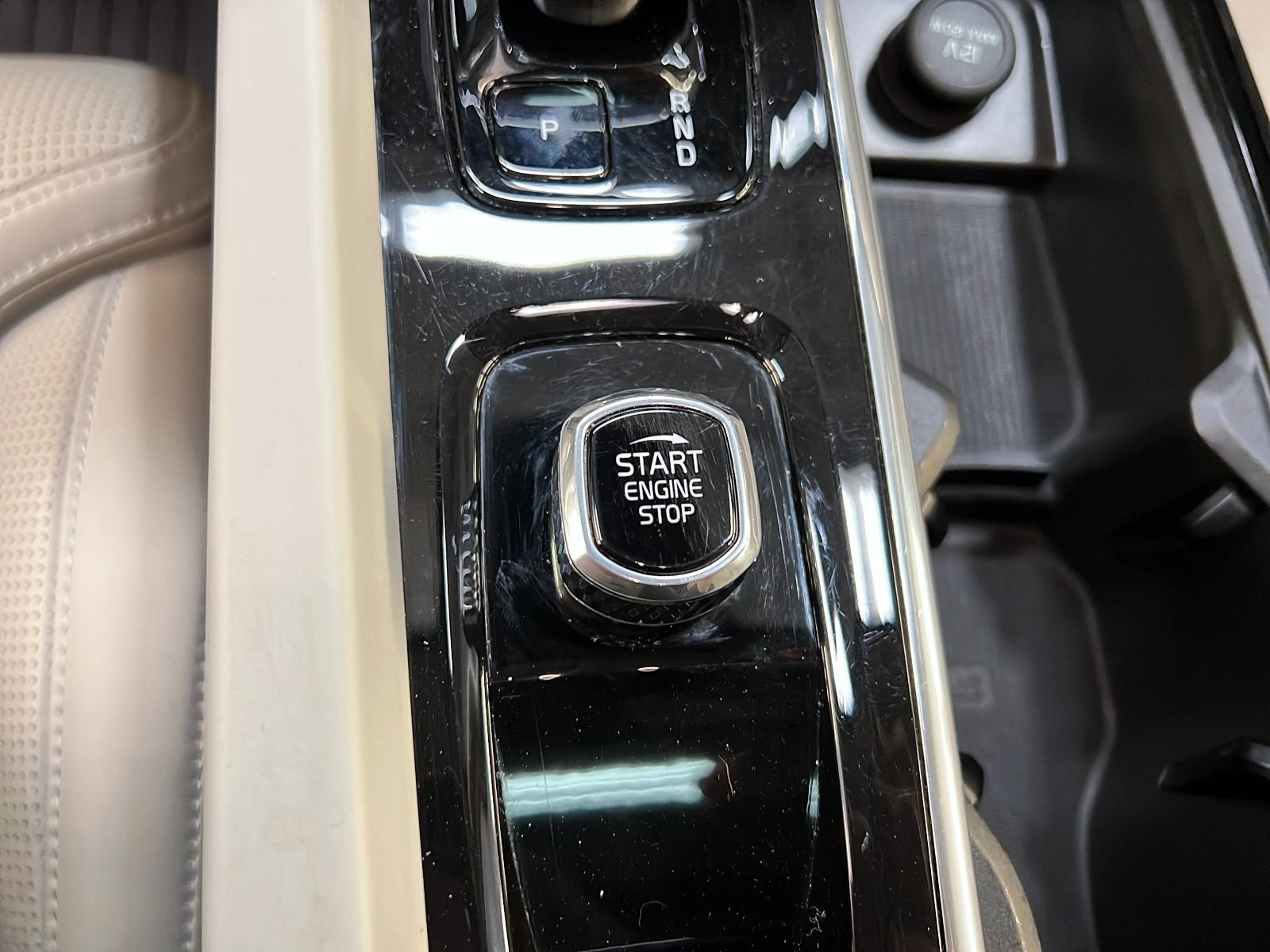 Volvo XC60 T8 RECHARGE ULTIMATE CUIR TOIT PANO NAV 4RM 2023 - image #21