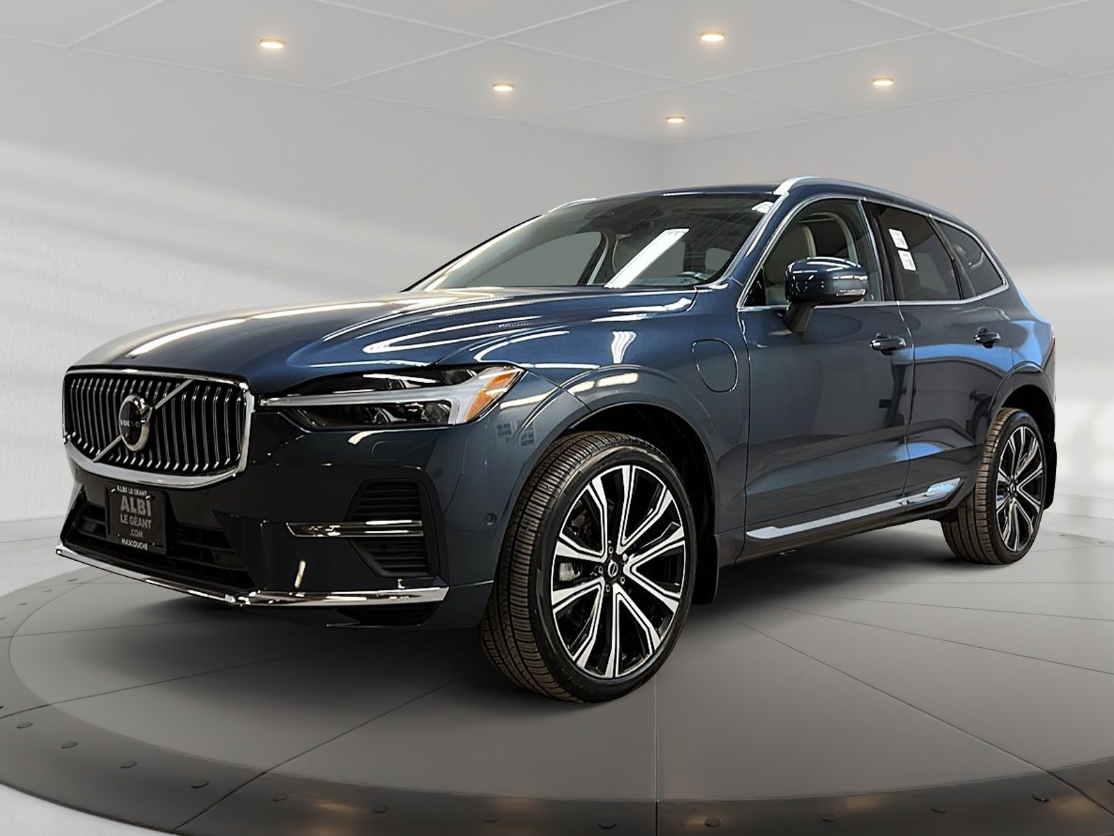 Volvo XC60 T8 RECHARGE ULTIMATE CUIR TOIT PANO NAV 4RM 2023 - image #1