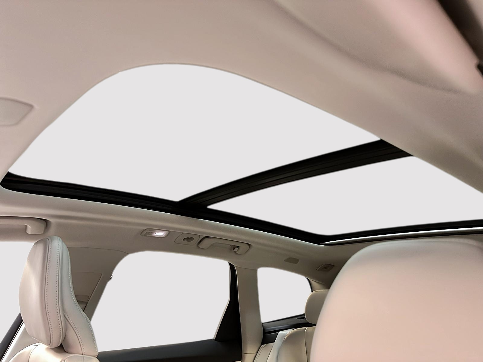 Volvo XC60 T8 RECHARGE ULTIMATE CUIR TOIT PANO NAV 4RM 2023 - image #10