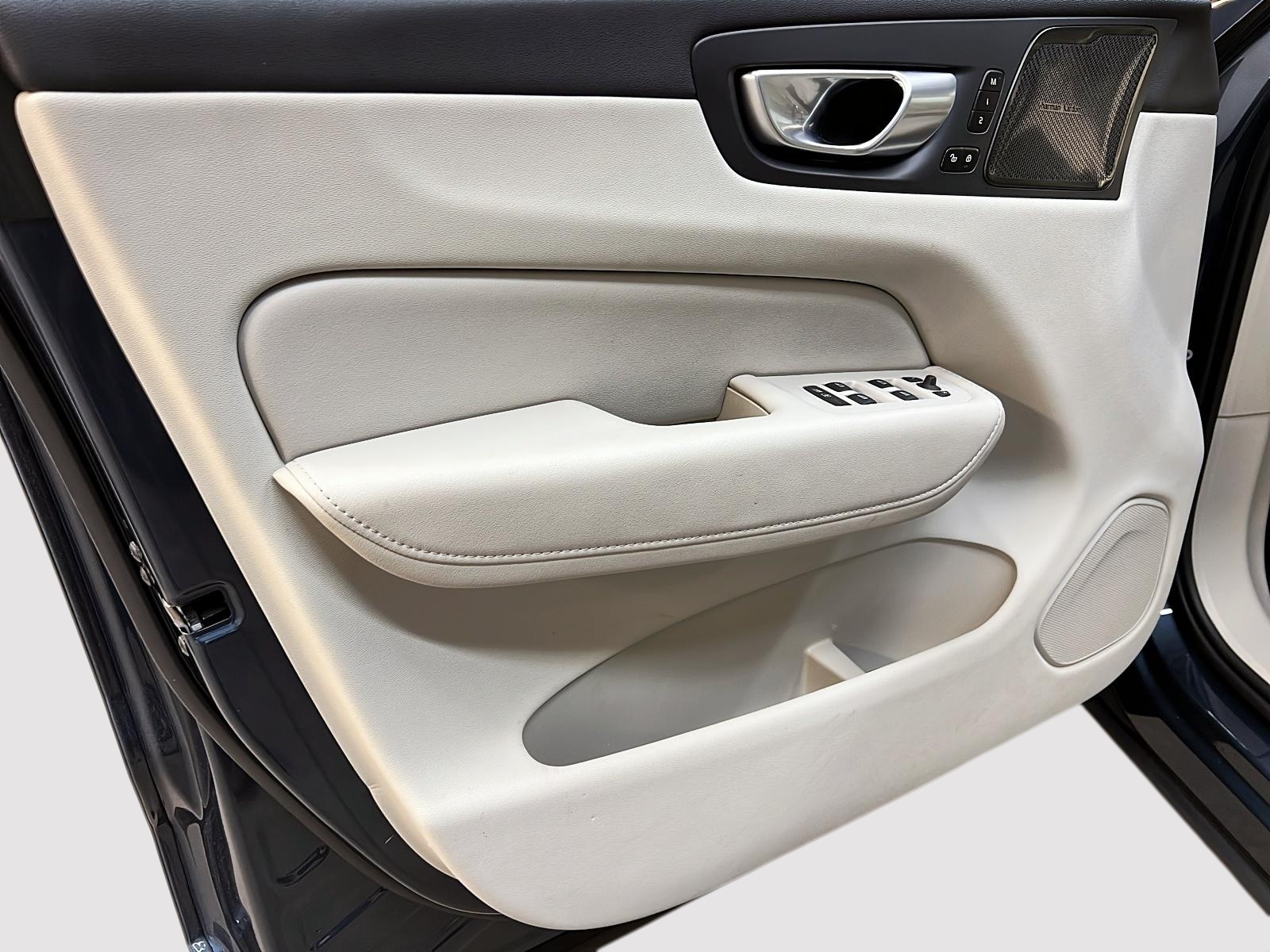 Volvo XC60 2023 - Image #26