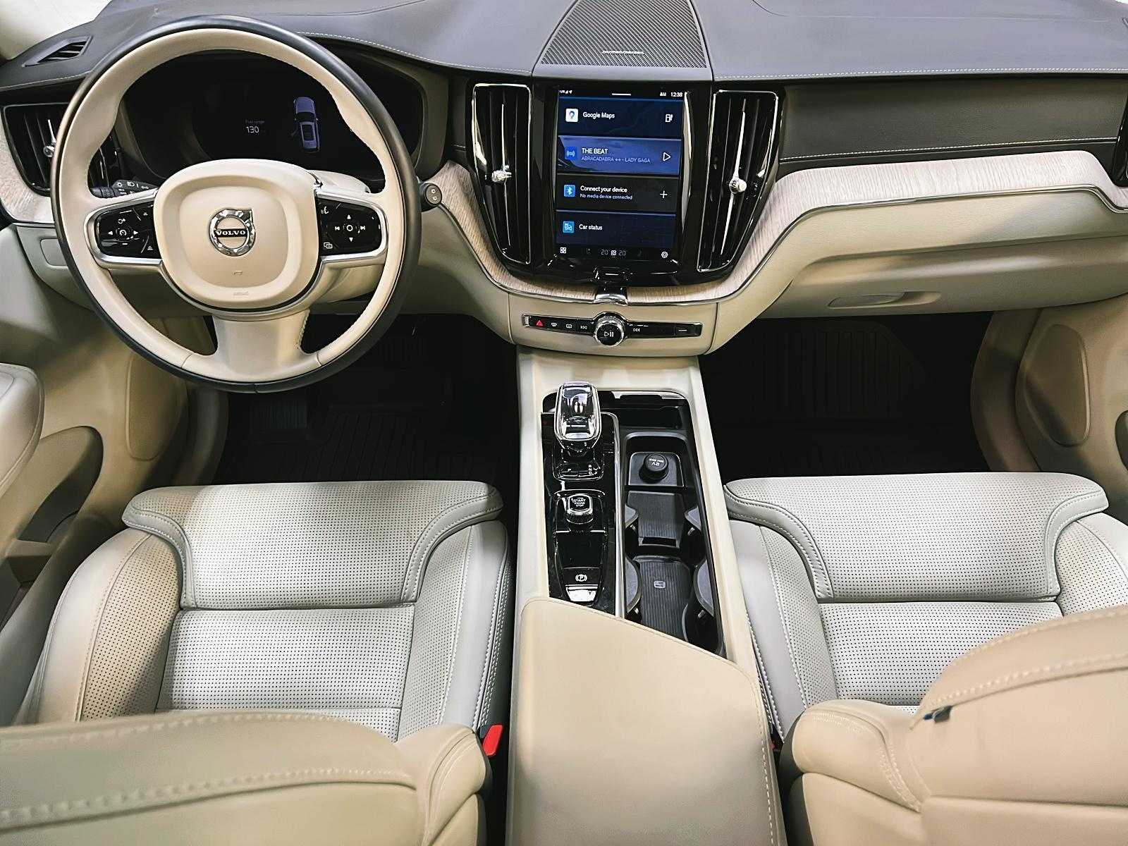 Volvo XC60 T8 RECHARGE ULTIMATE CUIR TOIT PANO NAV 4RM 2023 - image #12