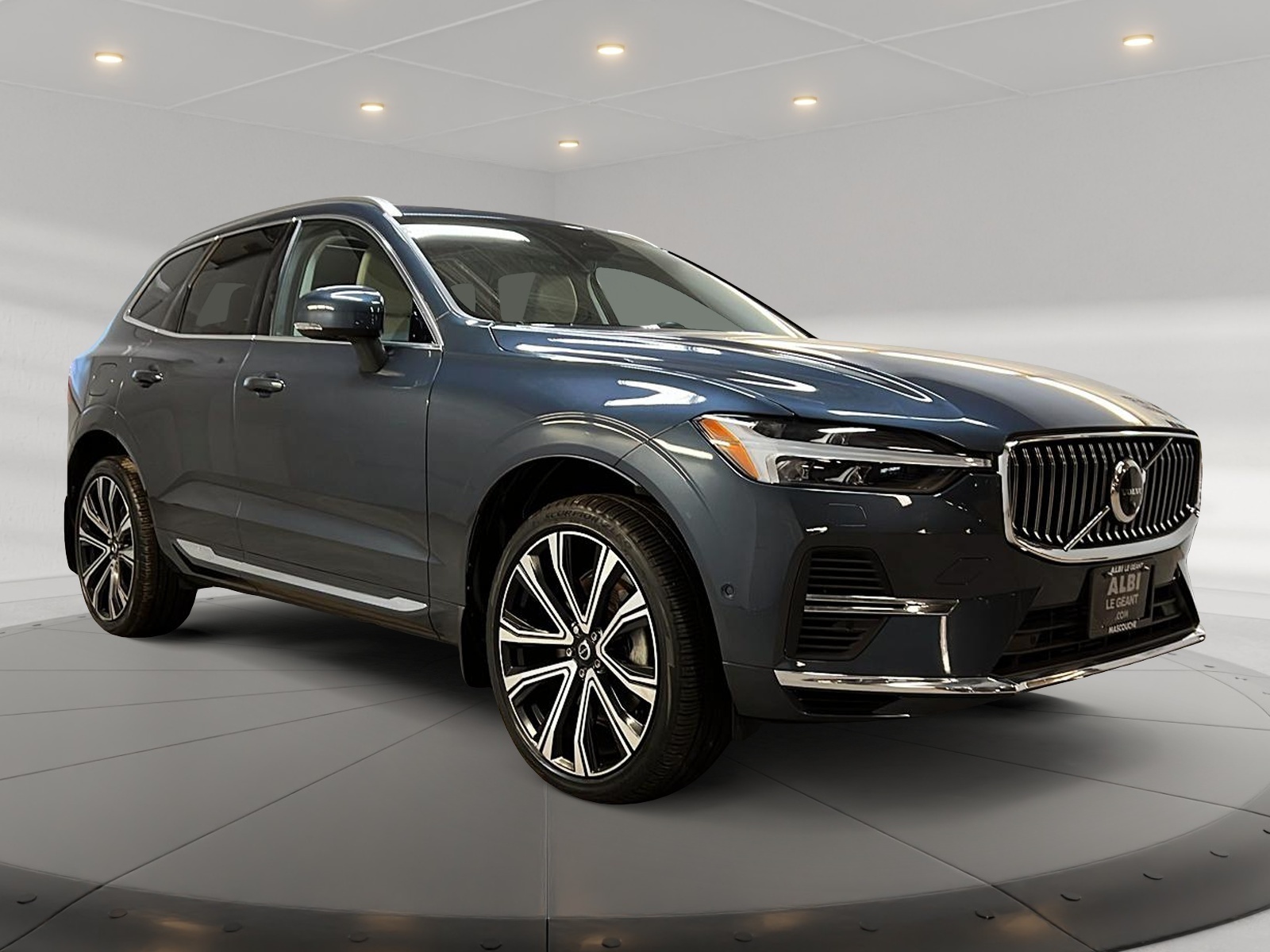 Volvo XC60 T8 RECHARGE ULTIMATE CUIR TOIT PANO NAV 4RM 2023 - image #3