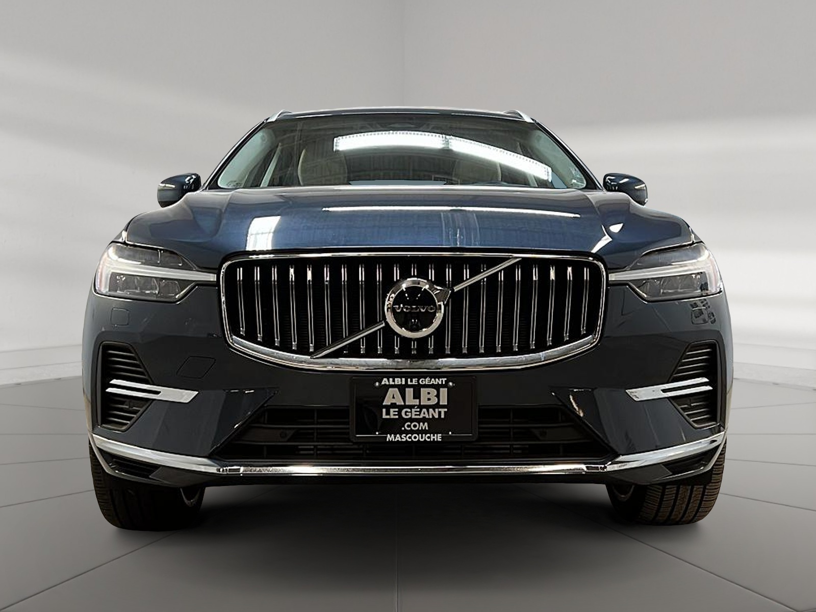 Volvo XC60 T8 RECHARGE ULTIMATE CUIR TOIT PANO NAV 4RM 2023 - image #2