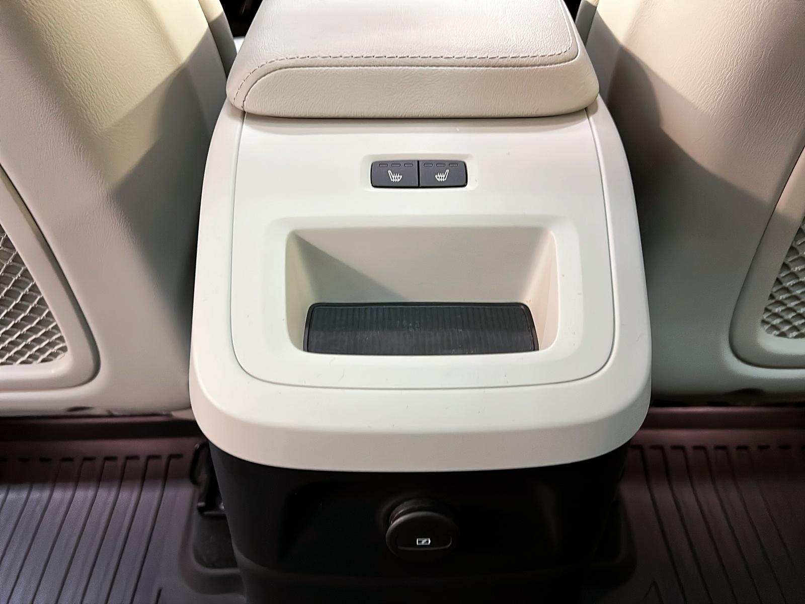 Volvo XC60 T8 RECHARGE ULTIMATE CUIR TOIT PANO NAV 4RM 2023 - image #11