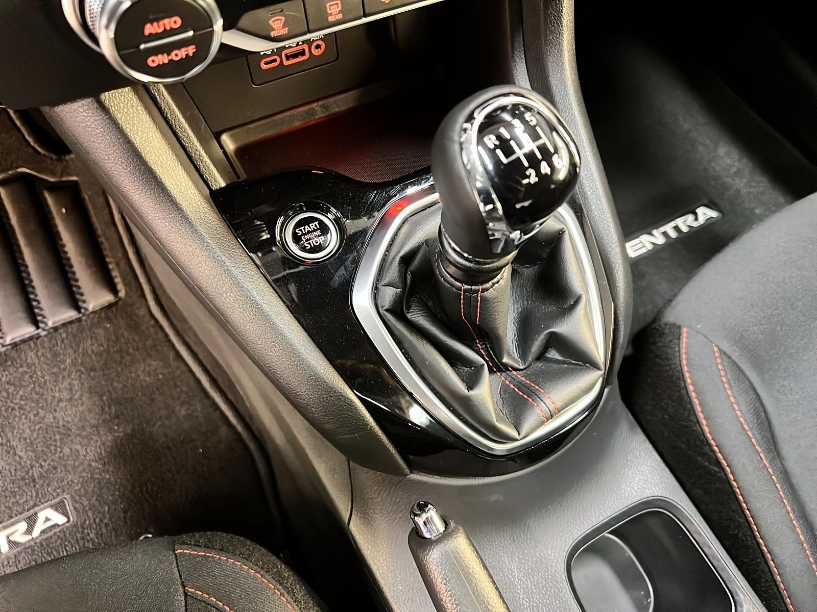 Nissan Sentra SR TOIT 2024 - image #14