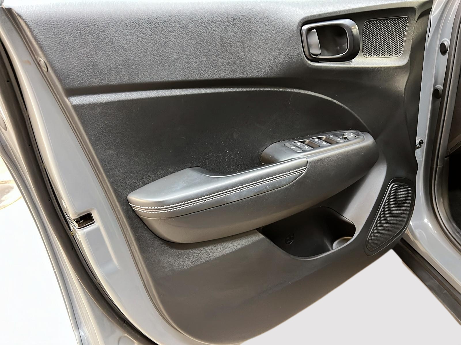 Hyundai Venue ULTIMATE TOIT 2023 - image #23