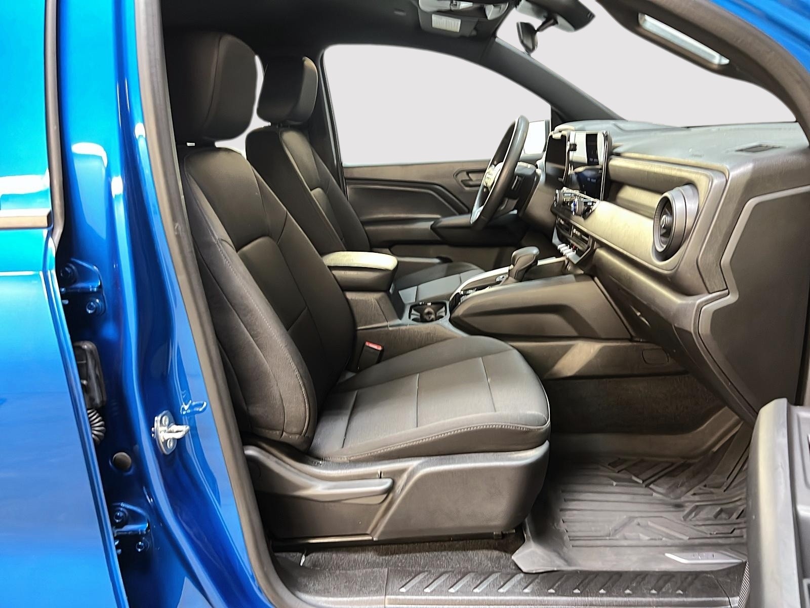 Chevrolet Colorado TRAIL BOSS CREW CAB 4X4 2023 - image #8
